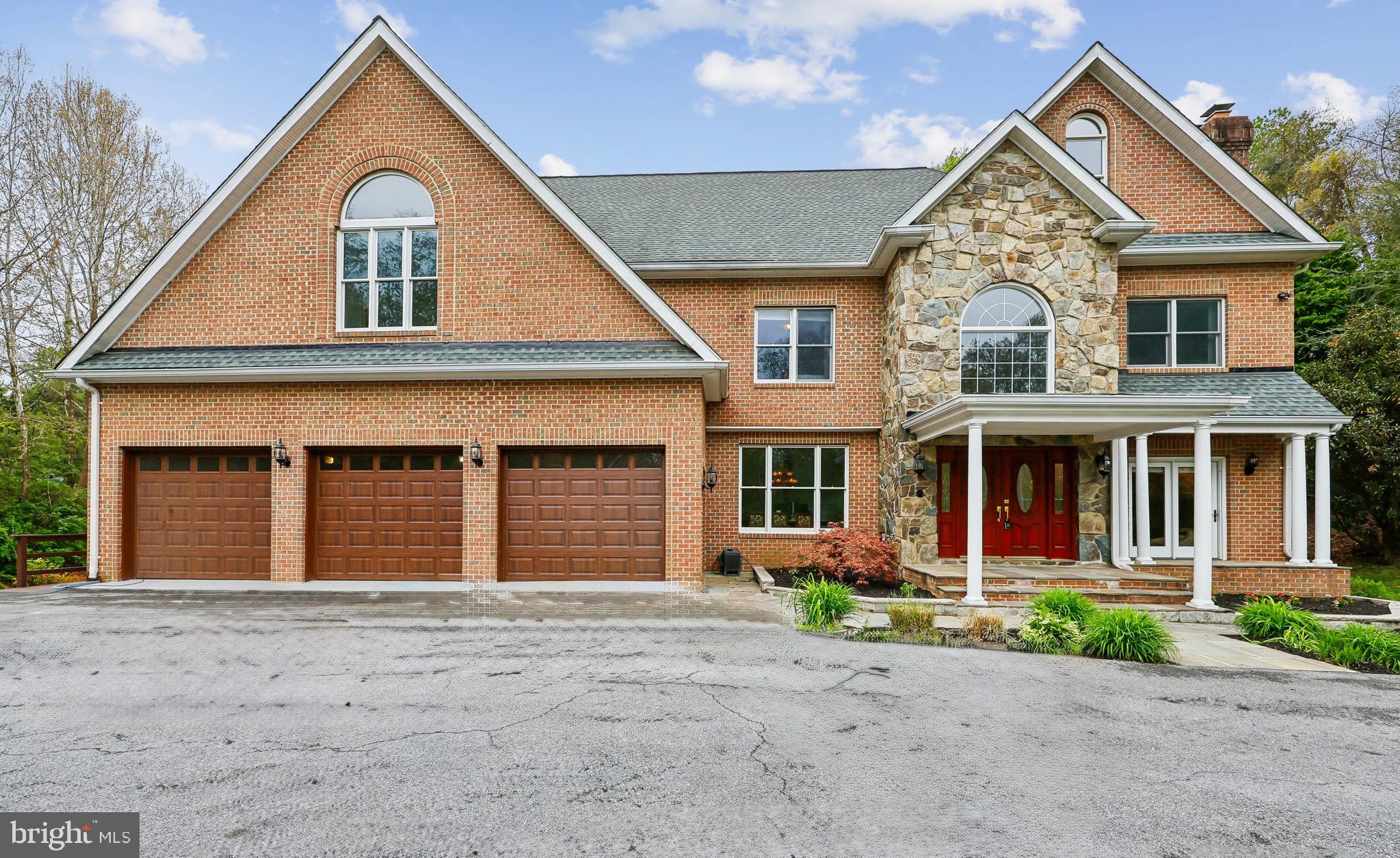 ESWORTHY PARK - Residential