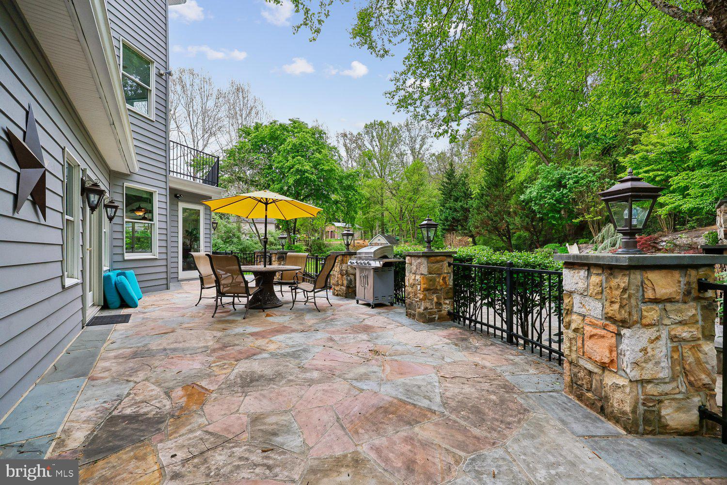 ESWORTHY PARK - Residential