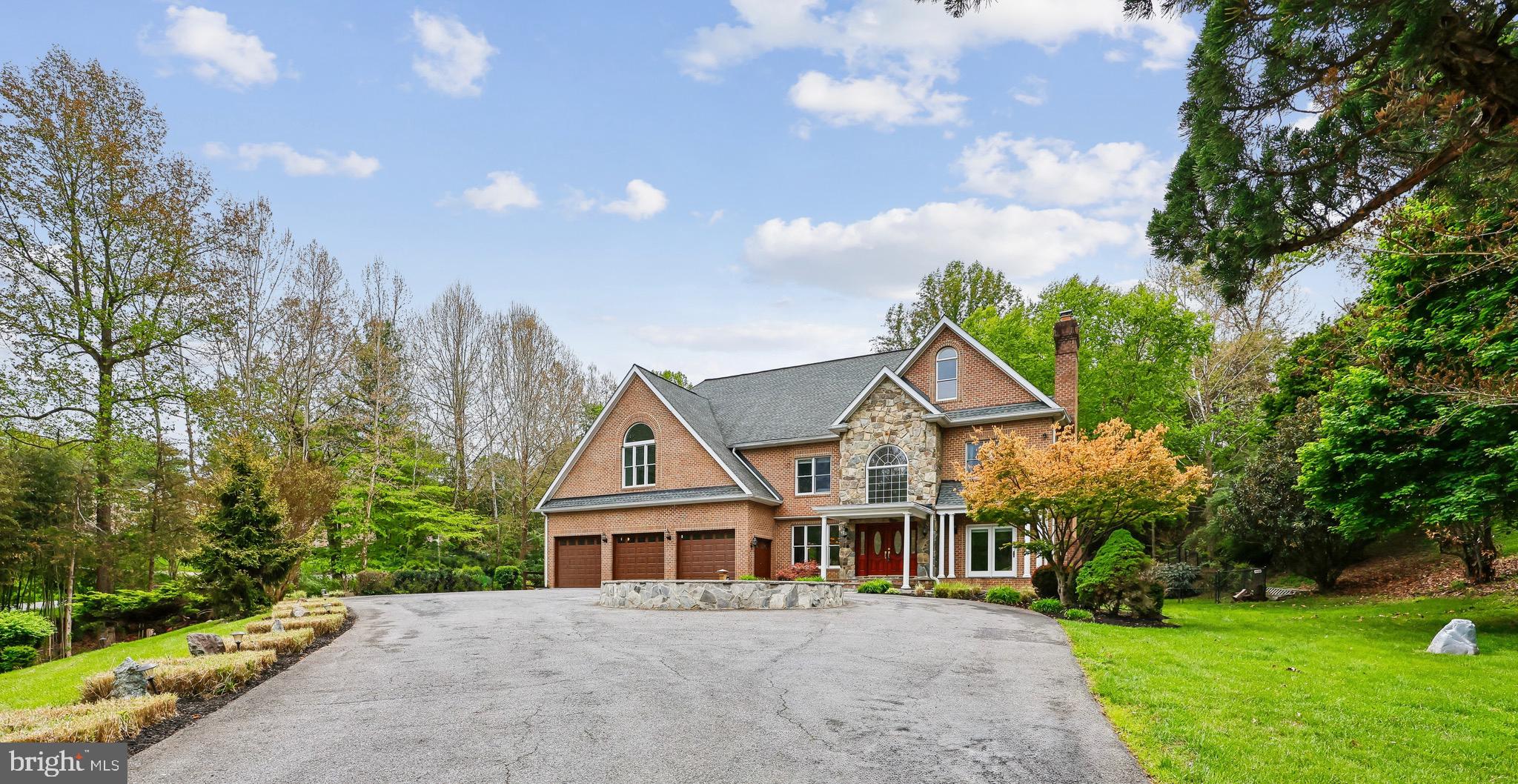 ESWORTHY PARK - Residential