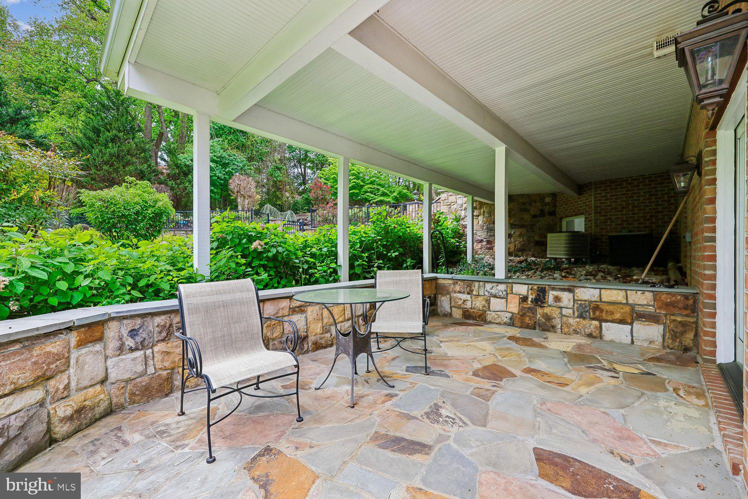 ESWORTHY PARK - Residential