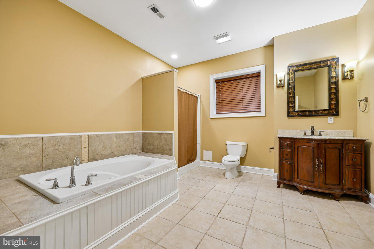 ESWORTHY PARK - Residential