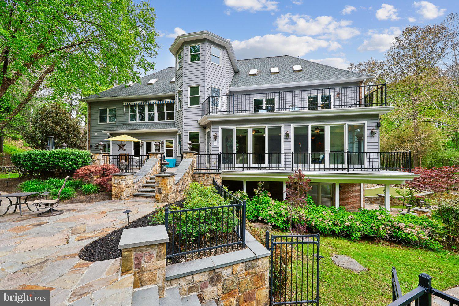 ESWORTHY PARK - Residential