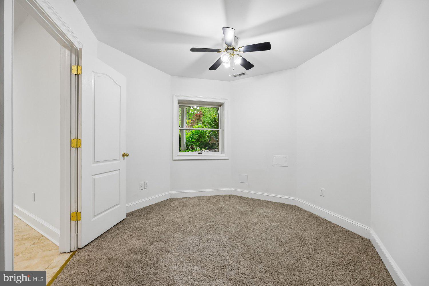 ESWORTHY PARK - Residential