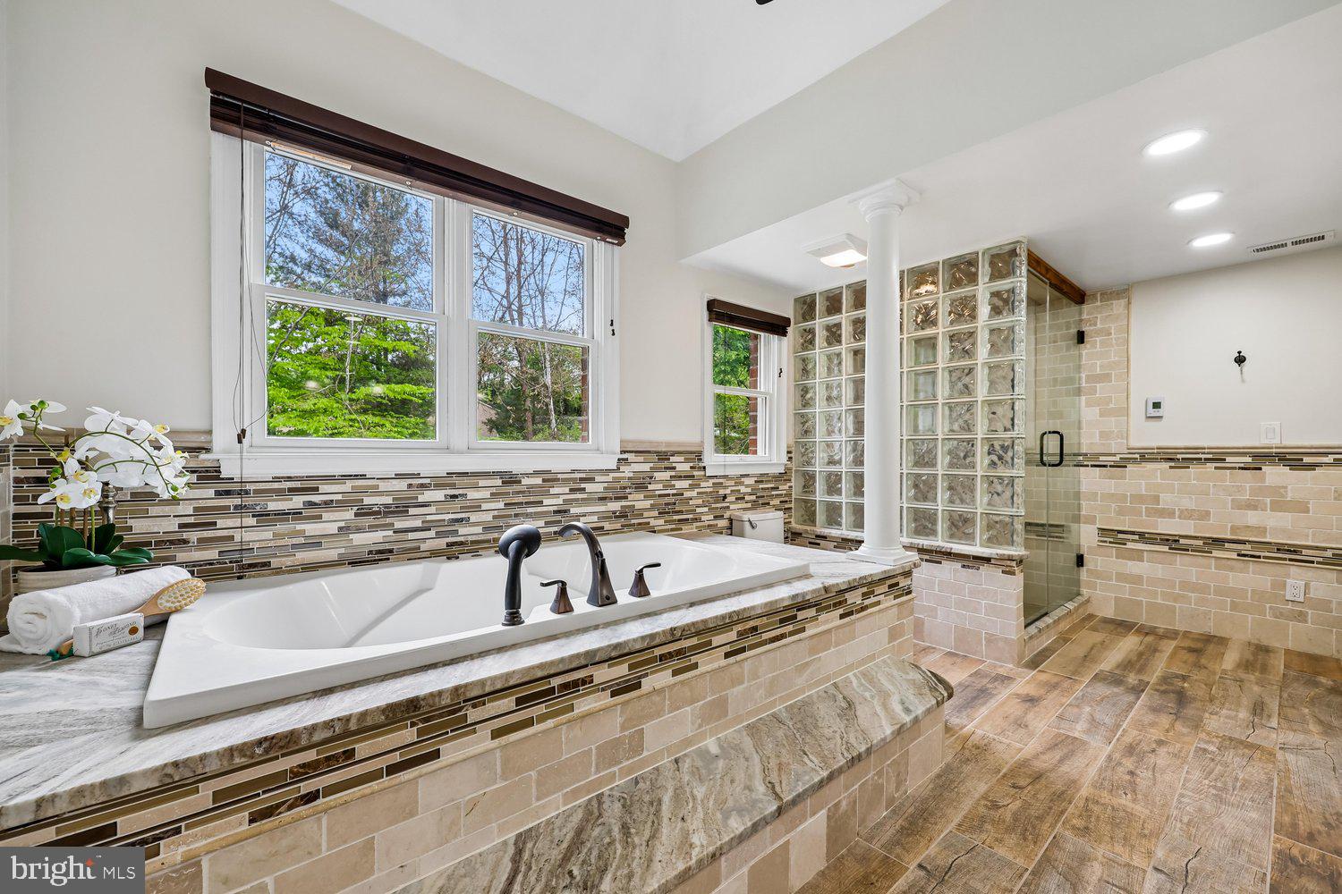 ESWORTHY PARK - Residential