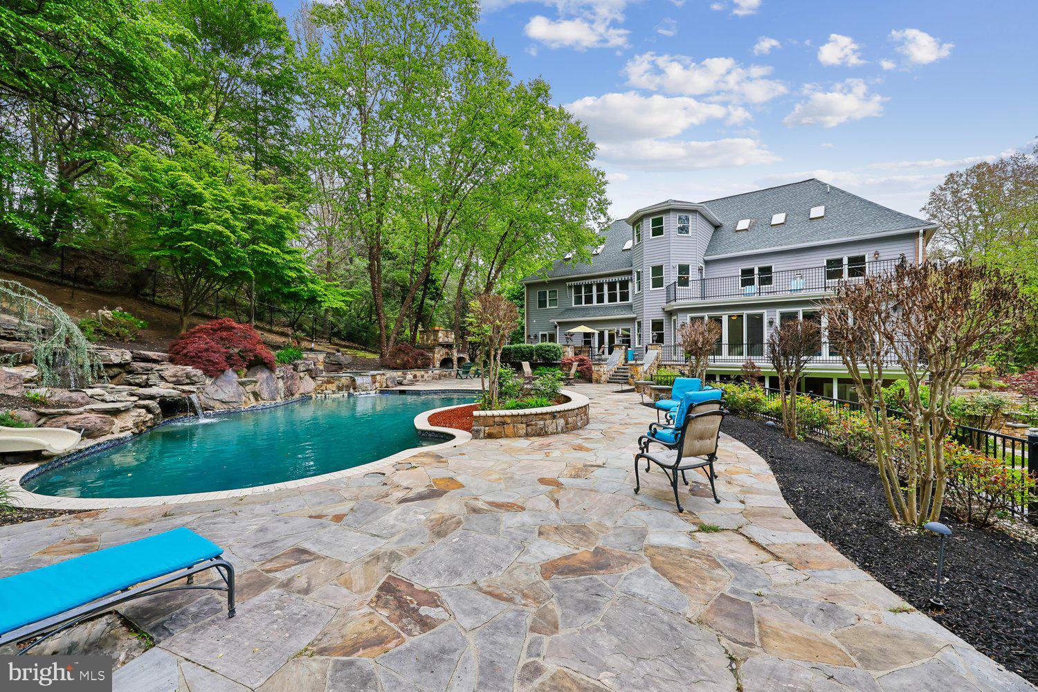ESWORTHY PARK - Residential