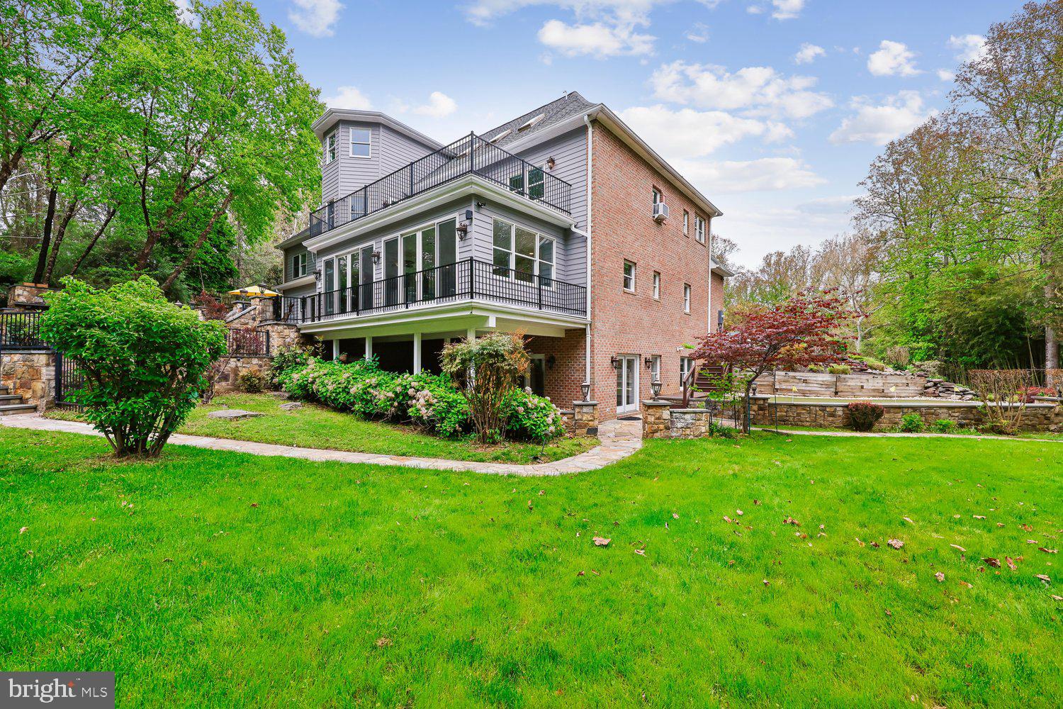 ESWORTHY PARK - Residential