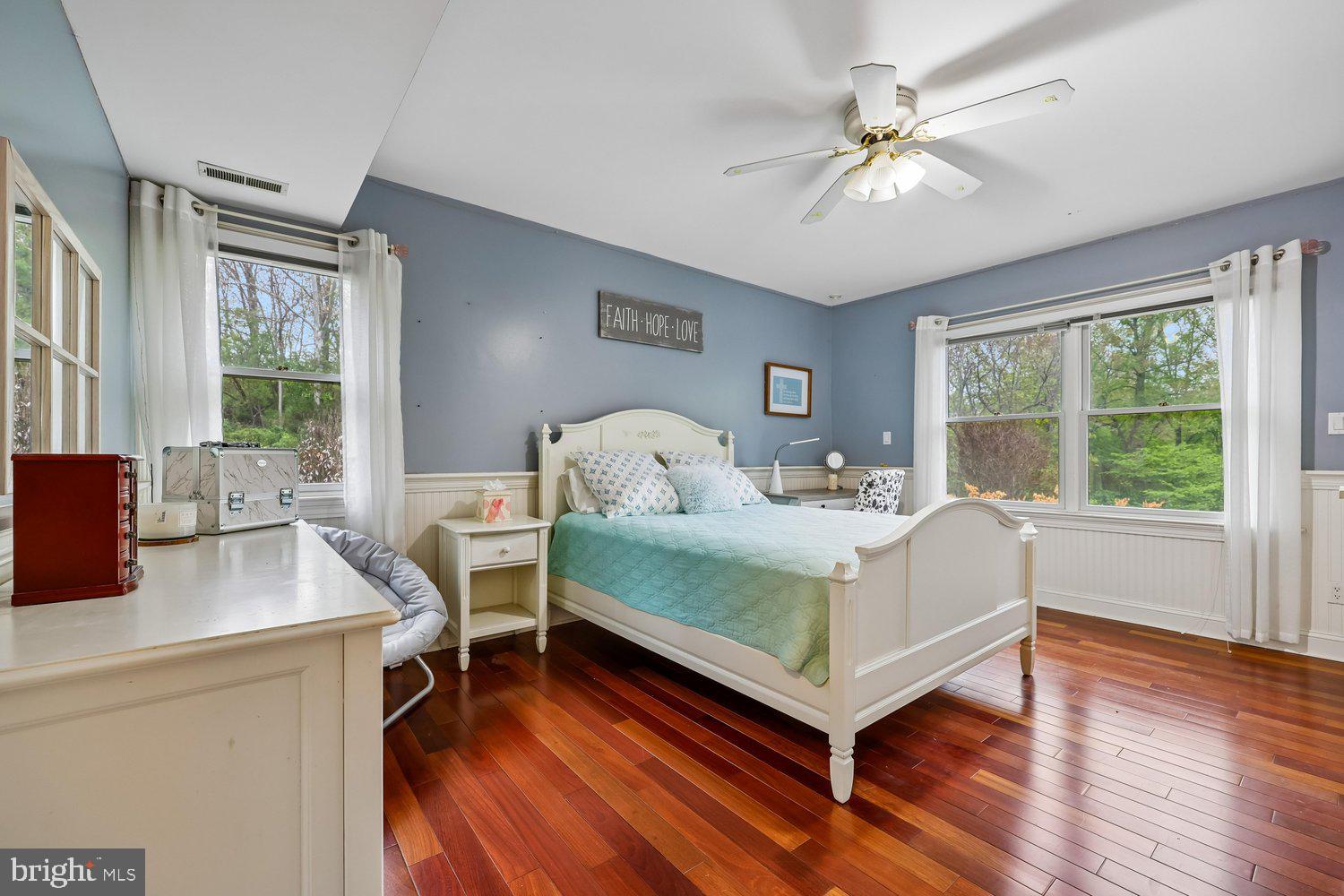 ESWORTHY PARK - Residential