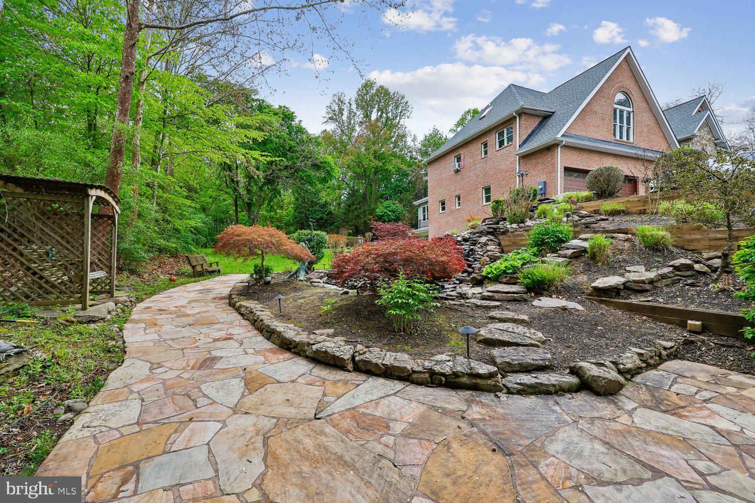 ESWORTHY PARK - Residential