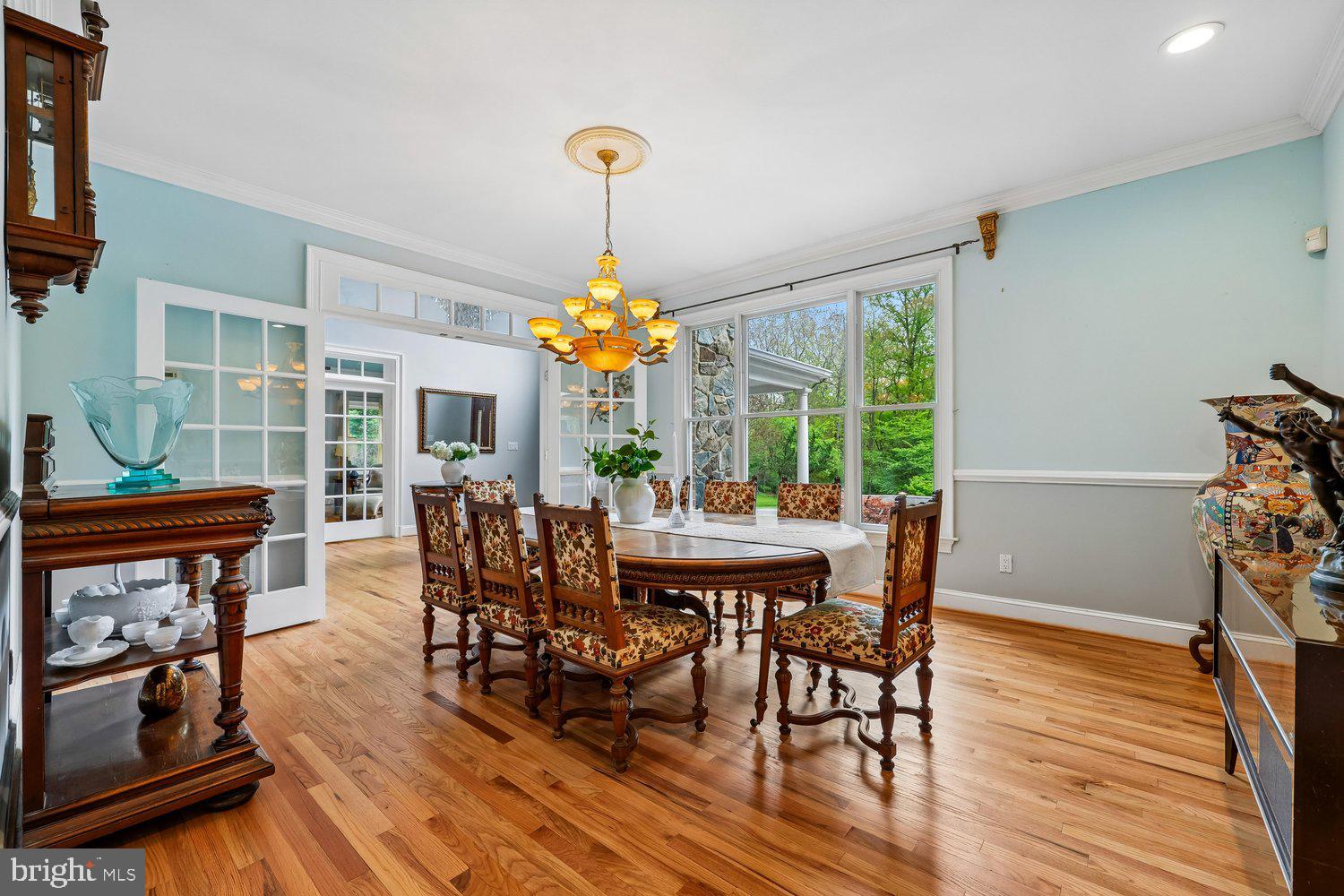 ESWORTHY PARK - Residential