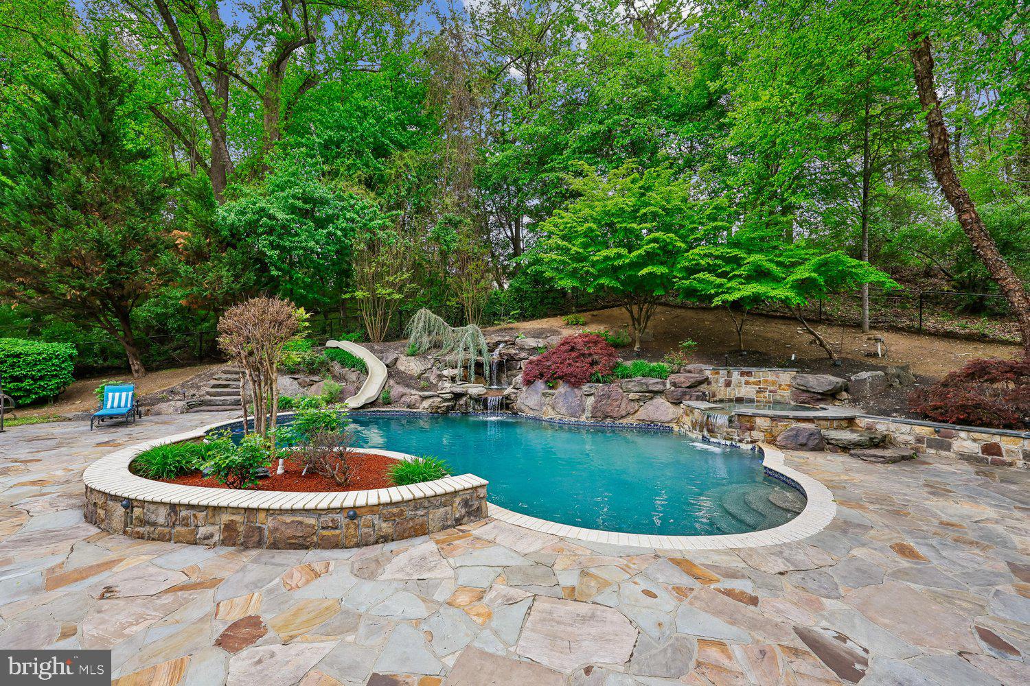 ESWORTHY PARK - Residential