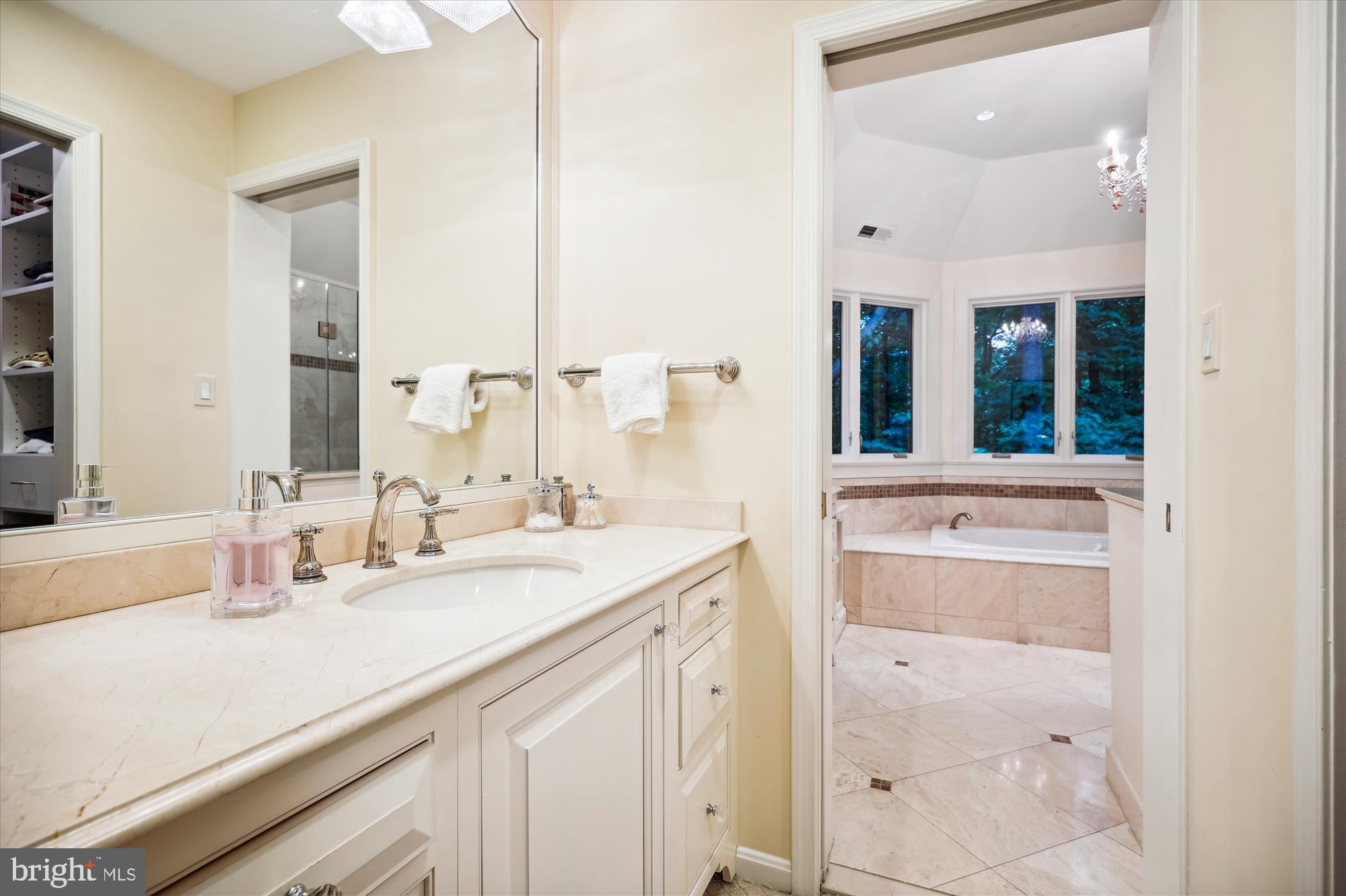 LUXMANOR - Residential