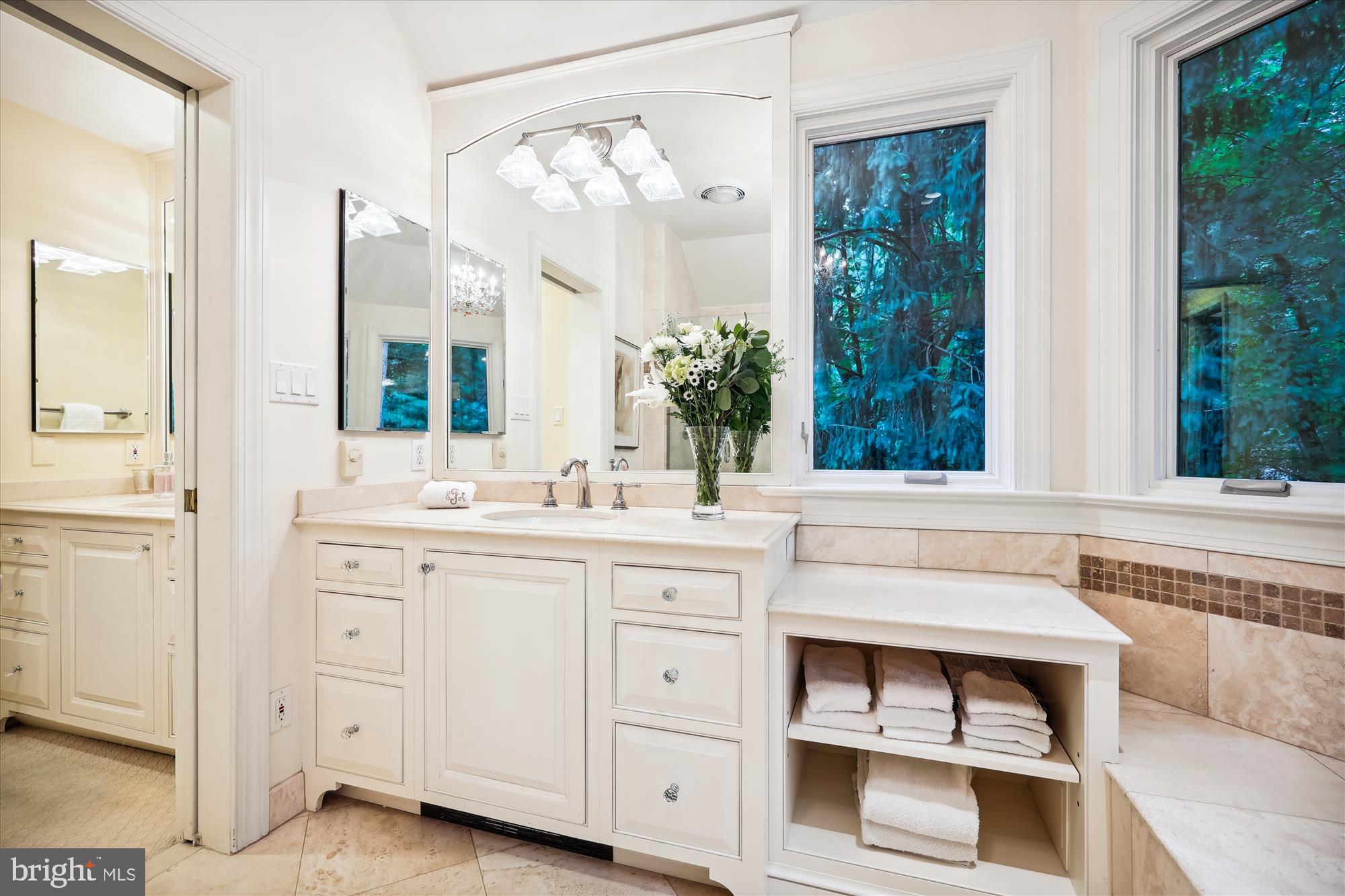 LUXMANOR - Residential