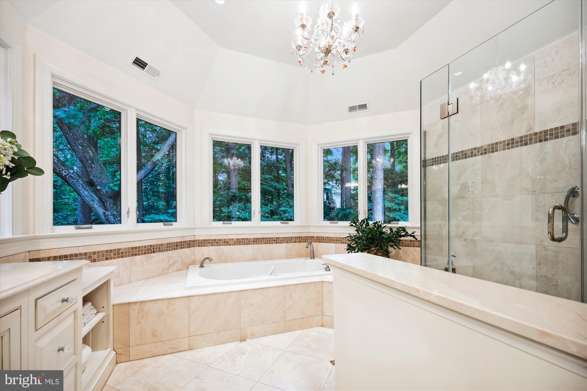 LUXMANOR - Residential