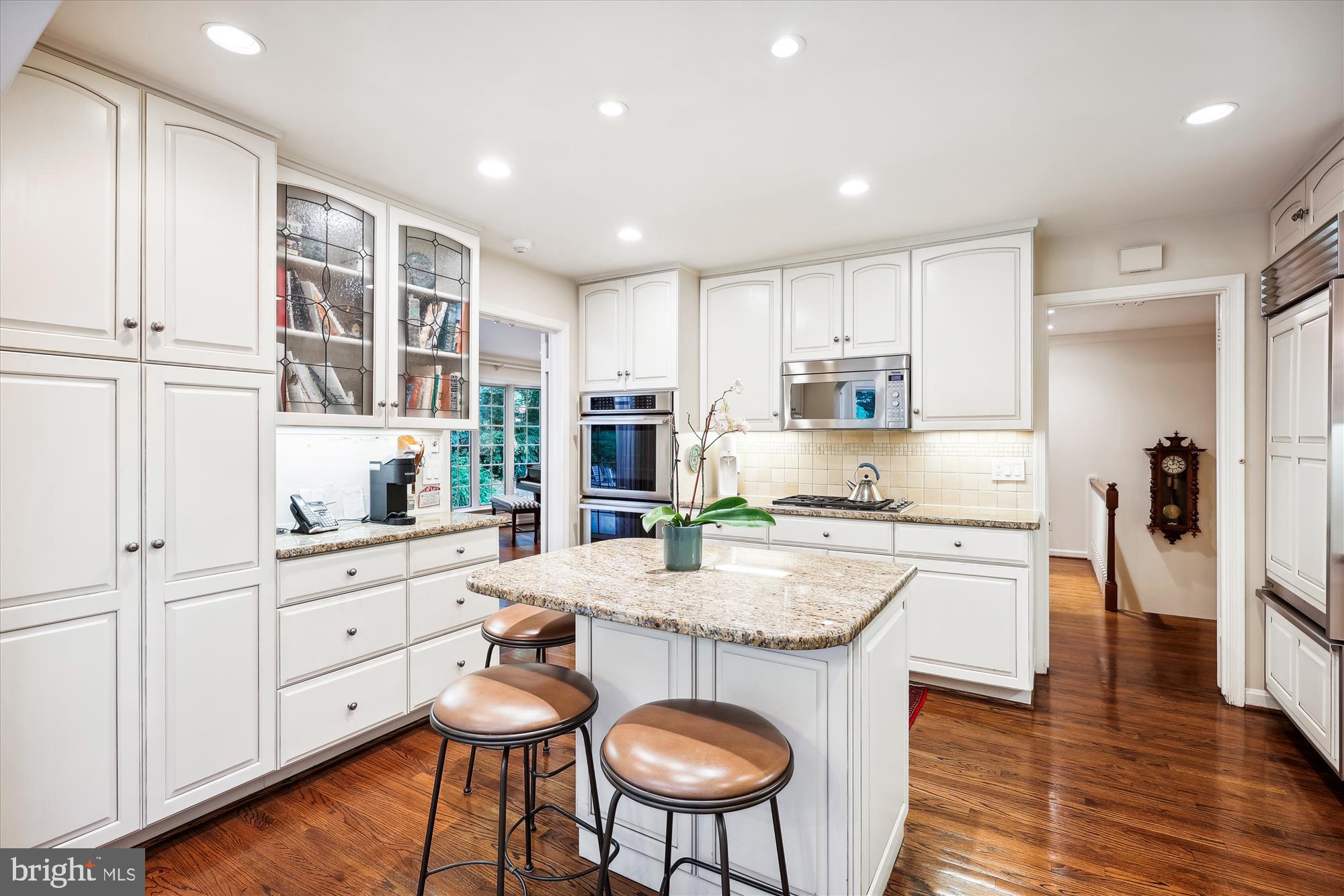 LUXMANOR - Residential