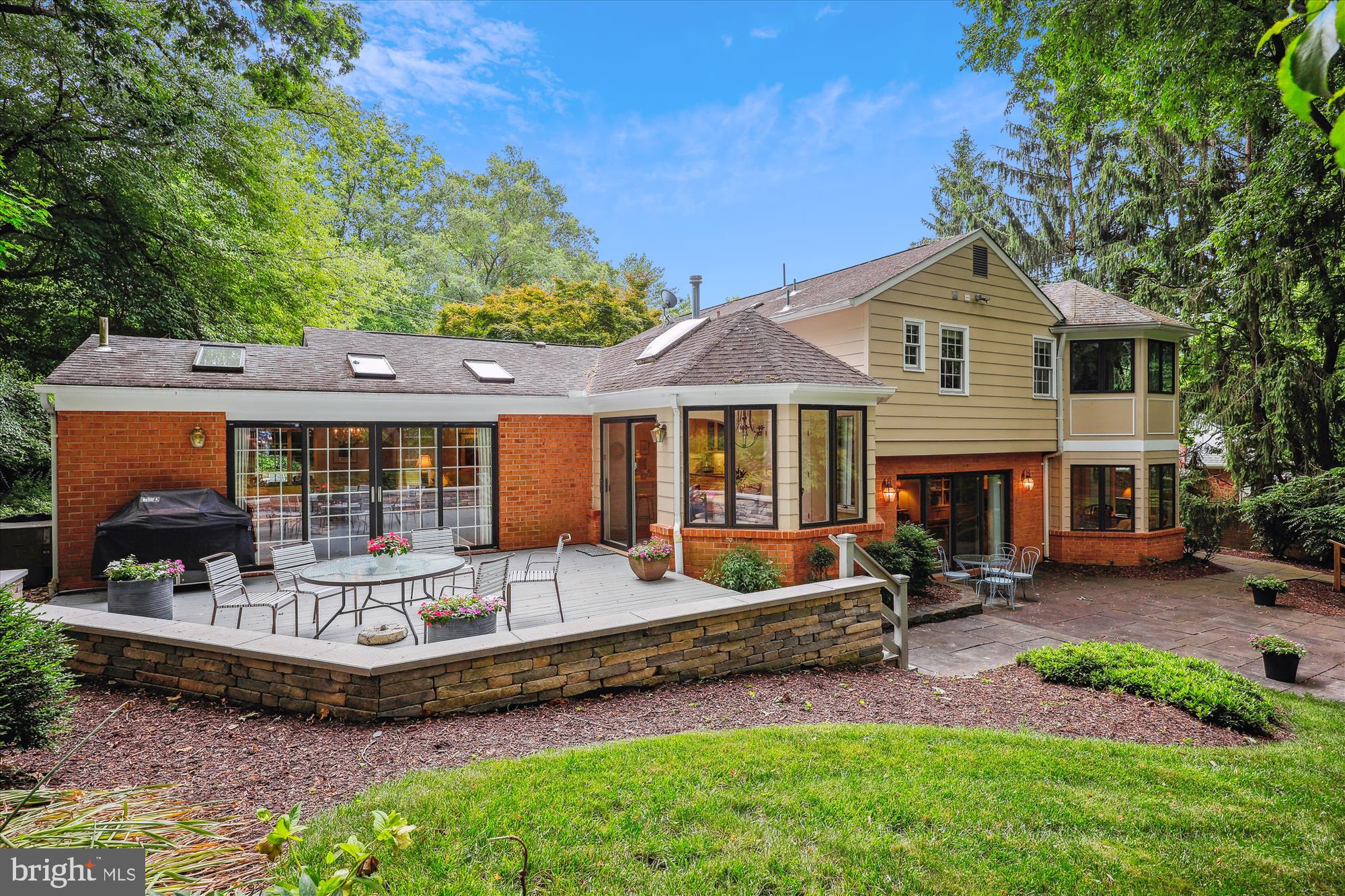 LUXMANOR - Residential