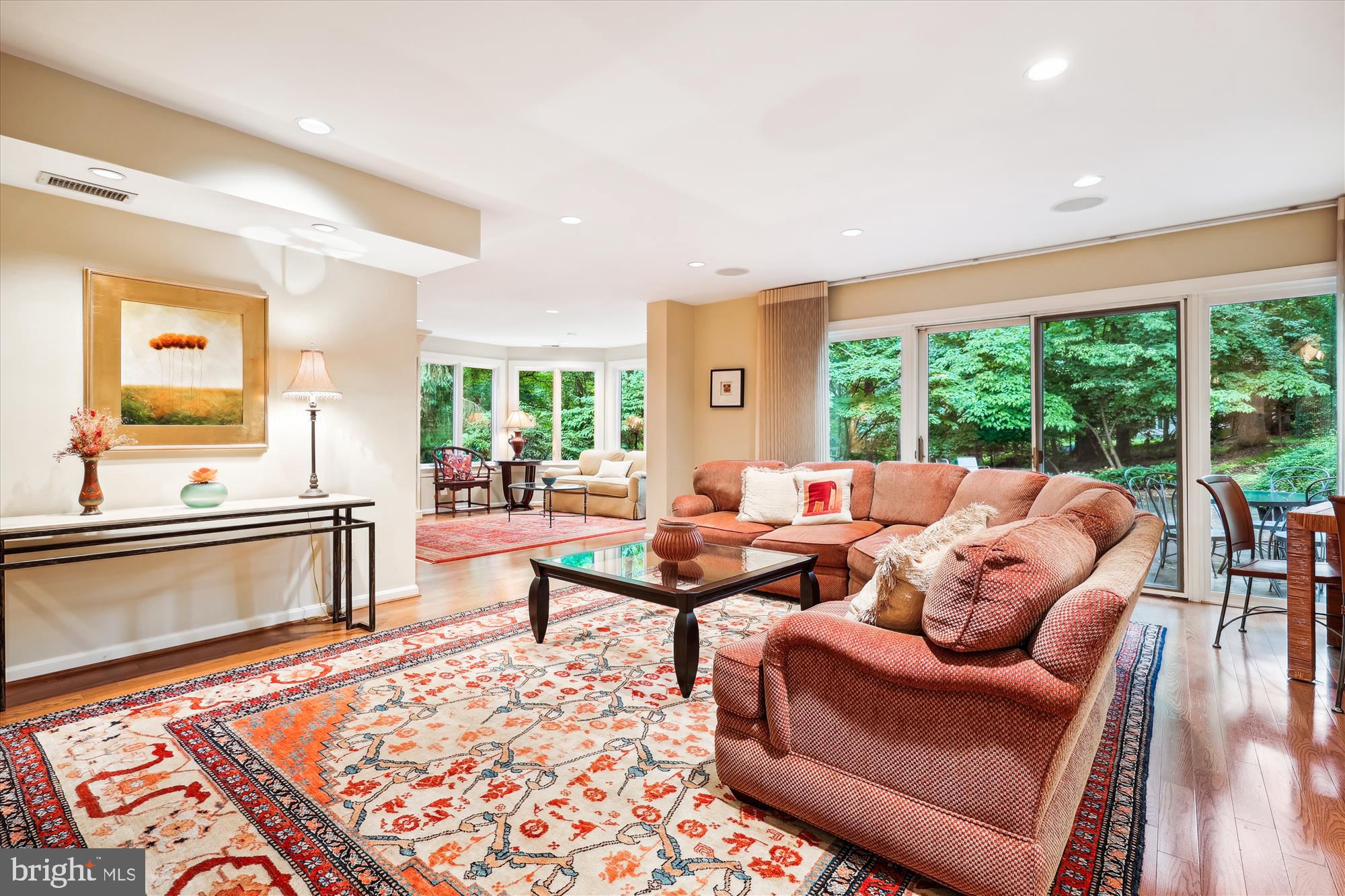 LUXMANOR - Residential