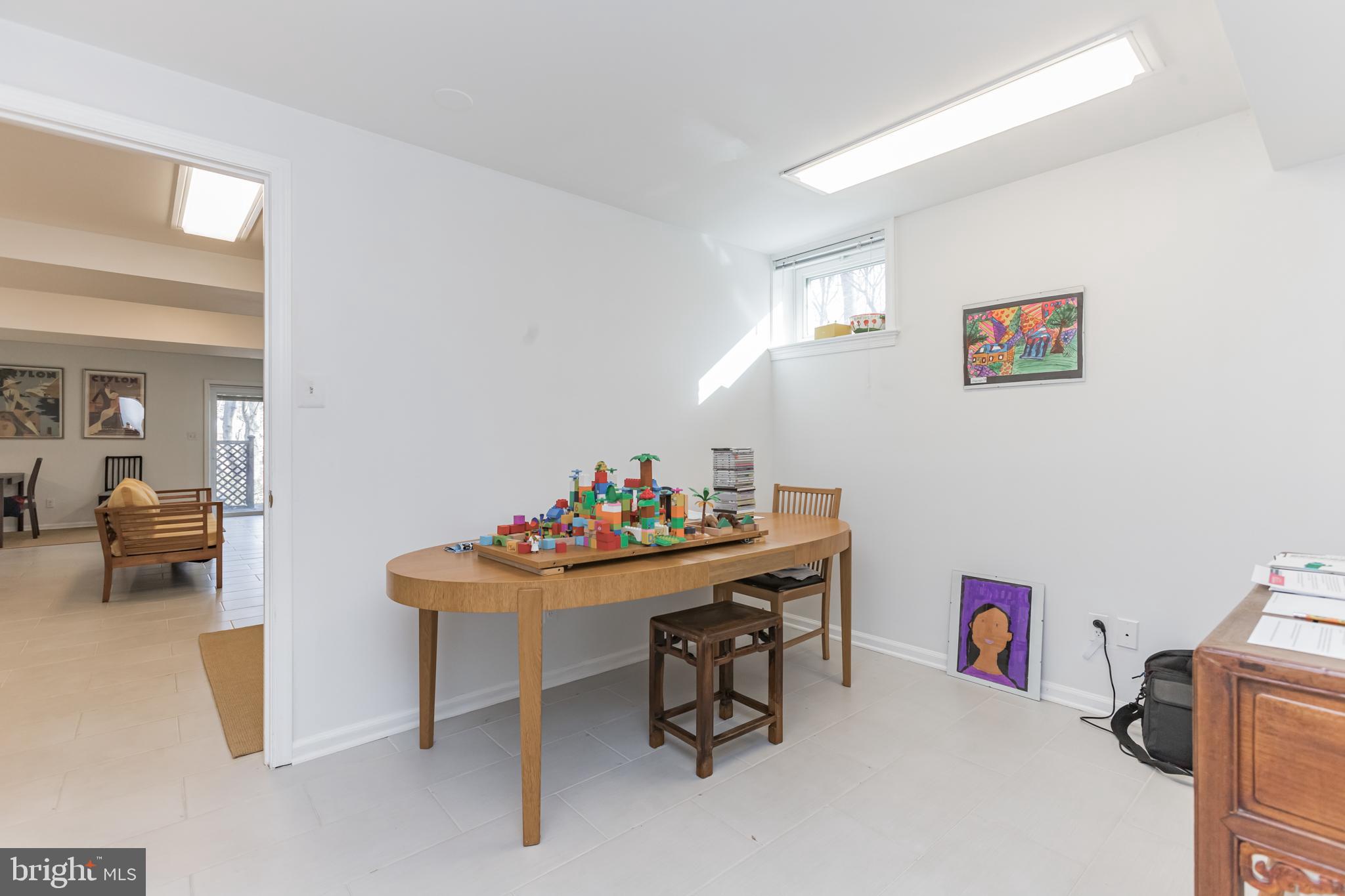 WOODACRES - Residential Lease