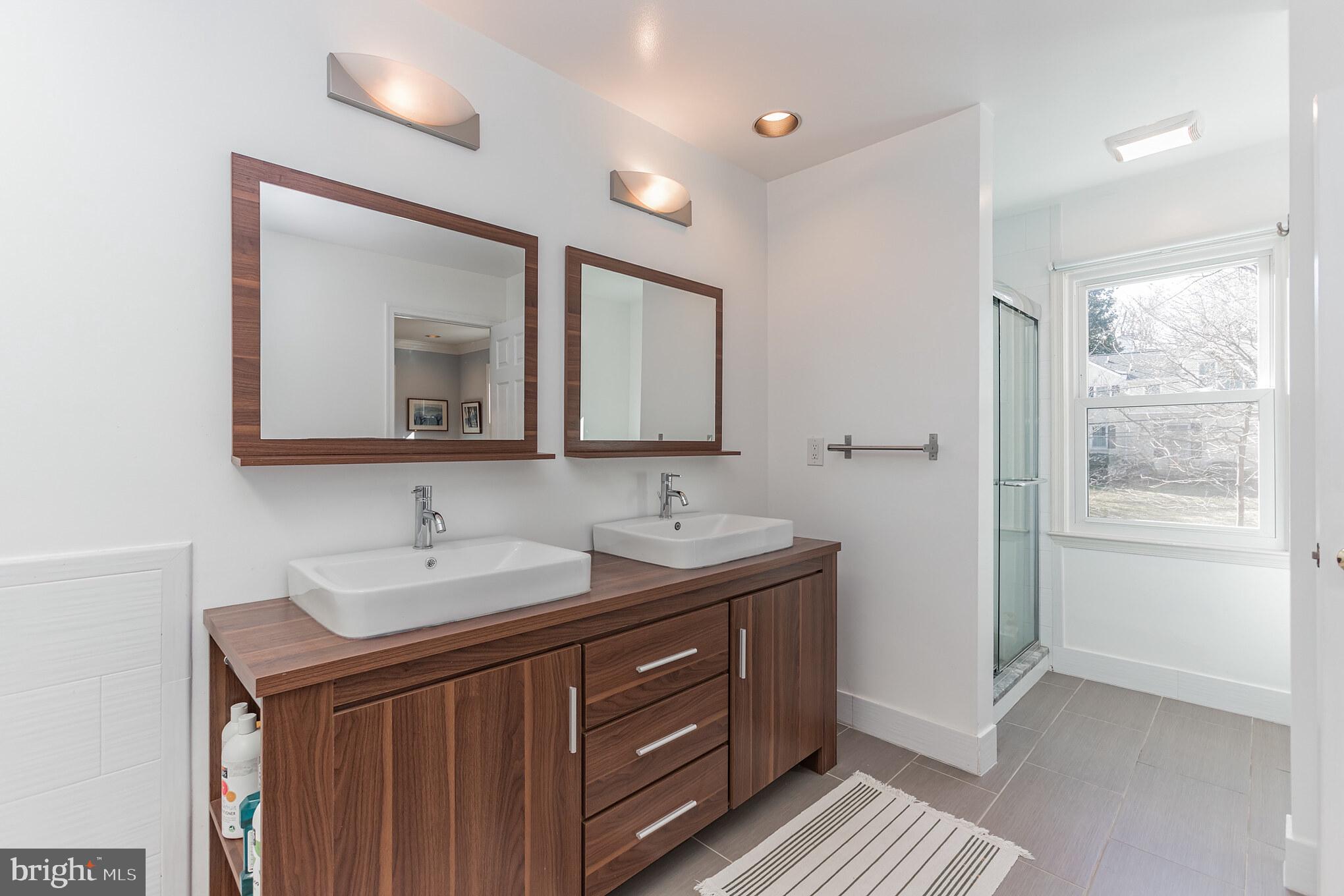 WOODACRES - Residential Lease