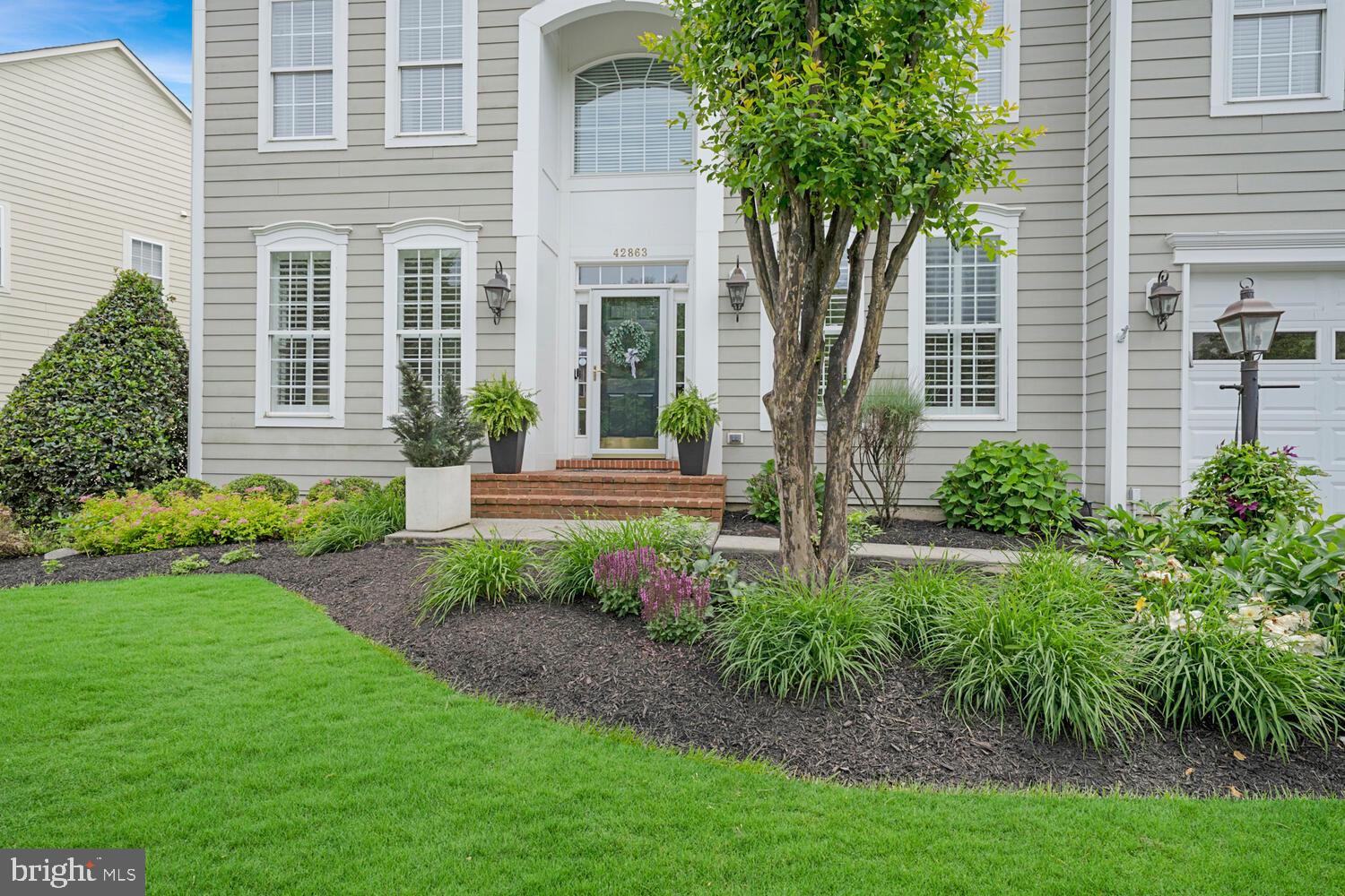42863 GLYNDEBOURNE COURT