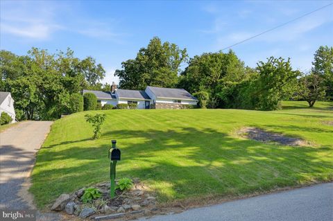 Homes For Sale - 1229 Greentree Lane<br/> Montgomery County, PENN VALLEY, PA 19072