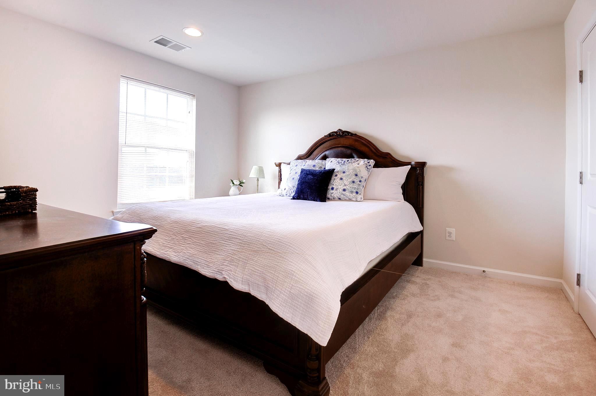 LOVETTSVILLE TOWN CENTER - Residential