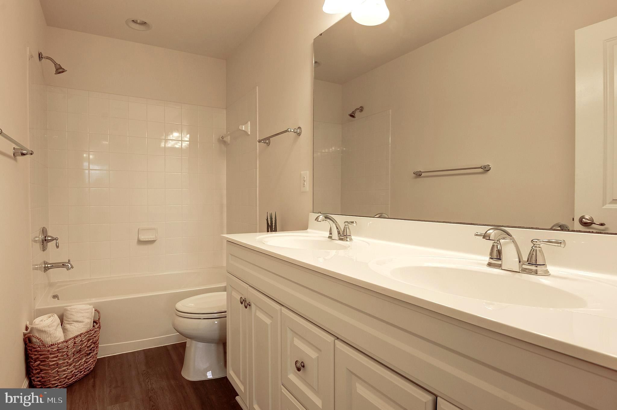 LOVETTSVILLE TOWN CENTER - Residential