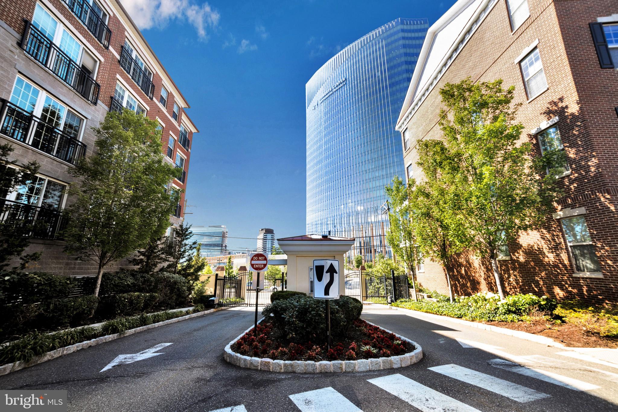 NAVAL SQUARE - Residential