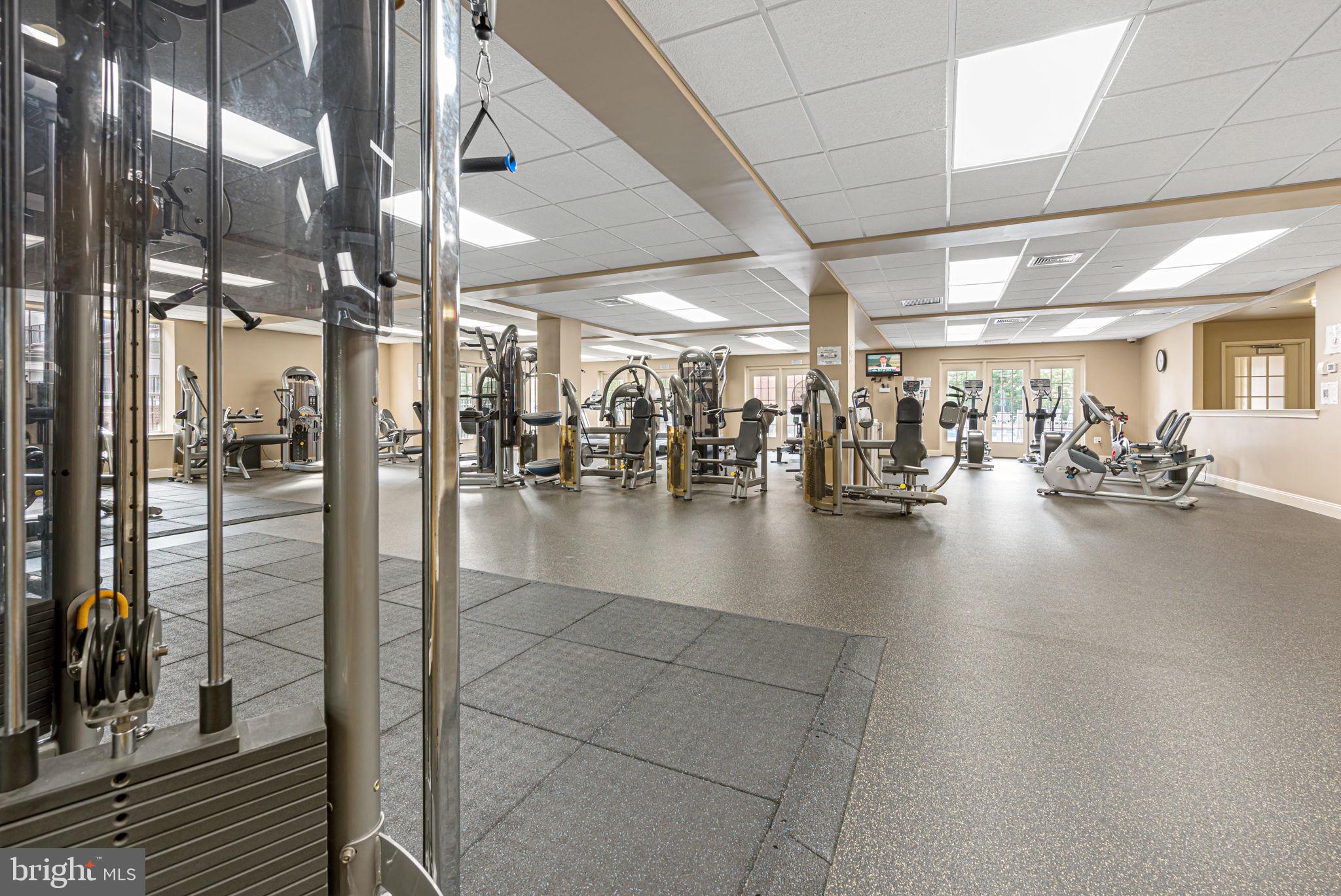 NAVAL SQUARE - Residential