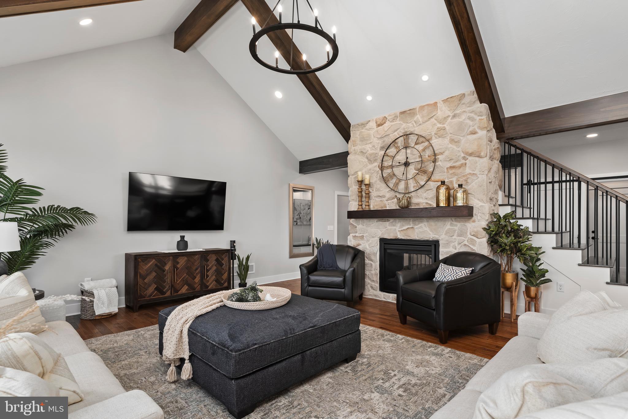 STONEHILL FARM - Residential