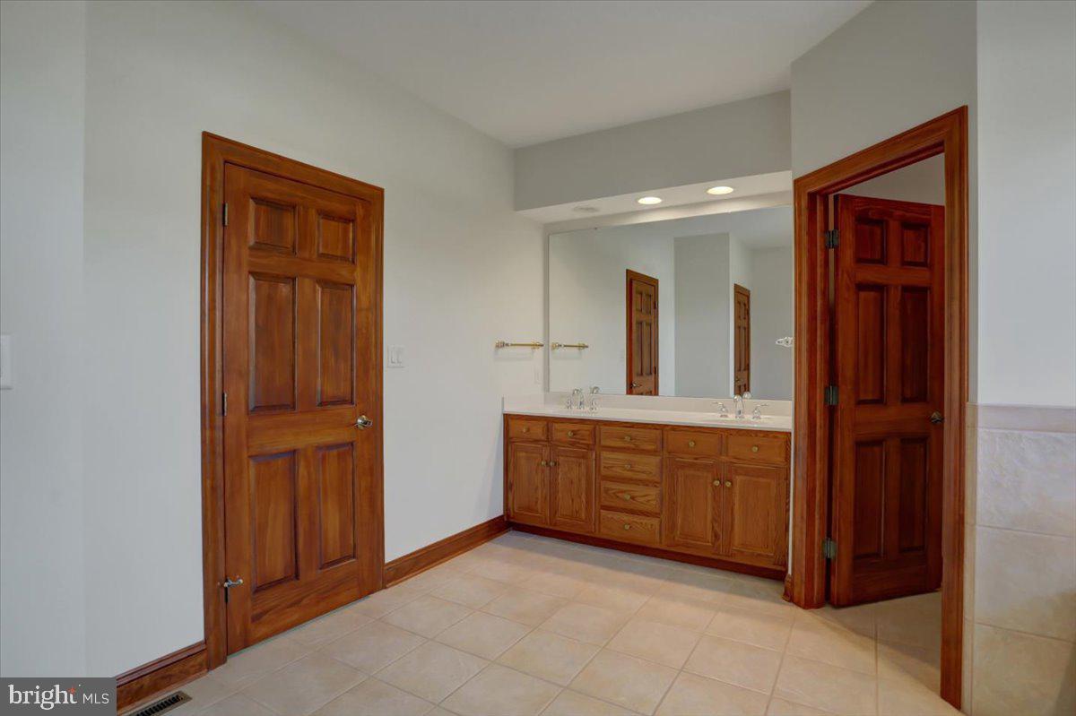 PENN NATIONAL ESTATES - Residential