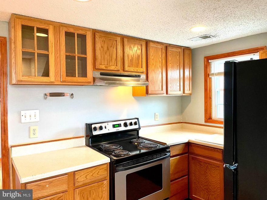 Welcome to 2900 Chelsea Terrace Unit B! This charming apartment offers 2 bedrooms, 1 full bathroom, and many desirable features. 
Step inside to find a cozy living space with hardwood floors that bring warmth and character. The kitchen features ample cabinet space. Enjoy the convenience of having your own washer and dryer, saving you time and hassle on laundry days.
Don't miss out on this opportunity. Schedule a viewing today!