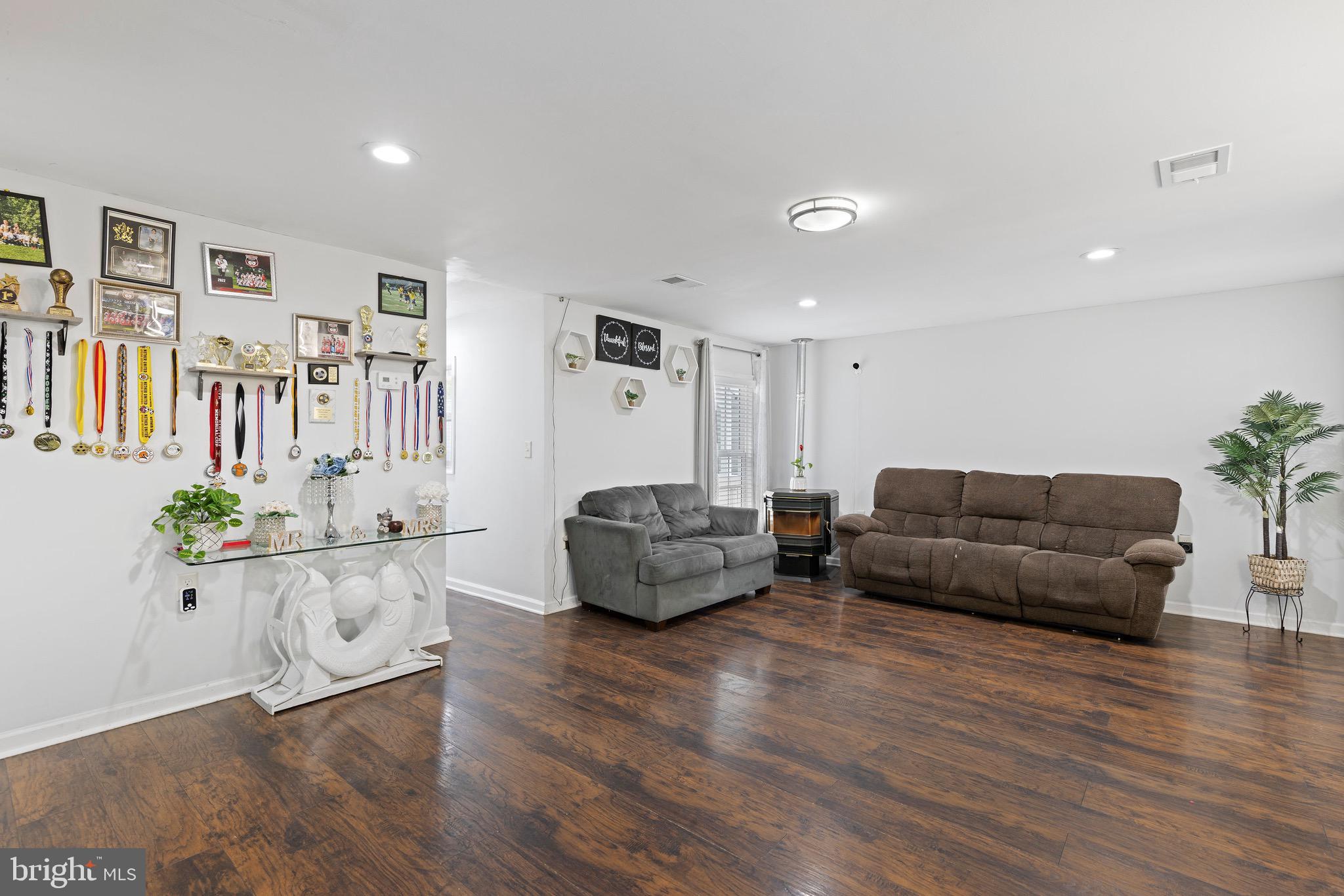 BOWLEYS QUARTERS - Residential