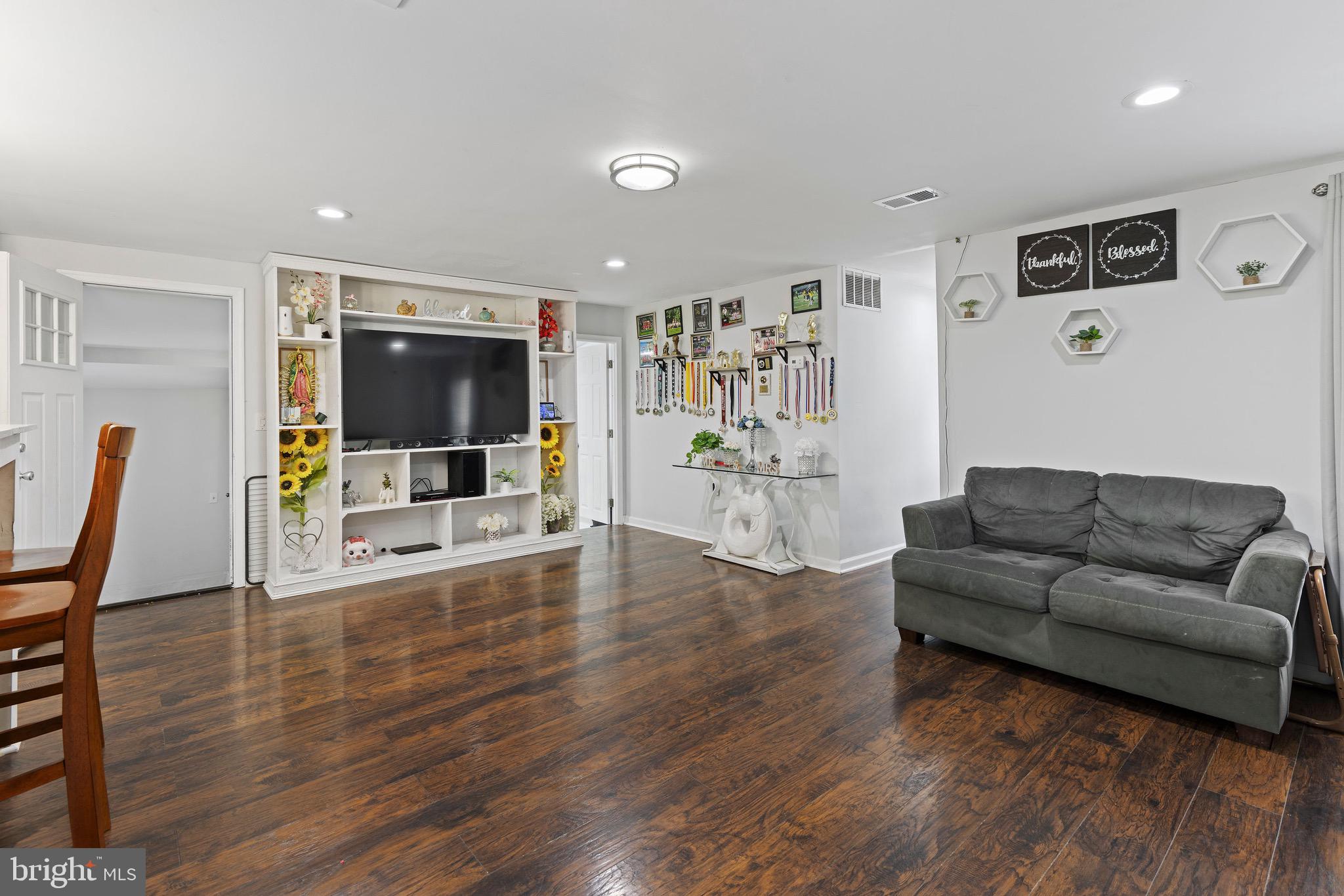 BOWLEYS QUARTERS - Residential