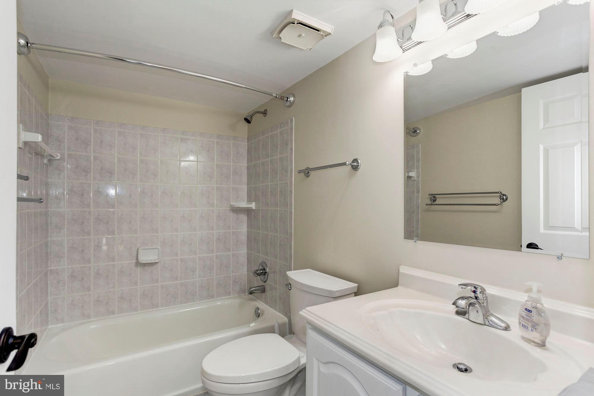 LAKEWOOD HILLS - Residential