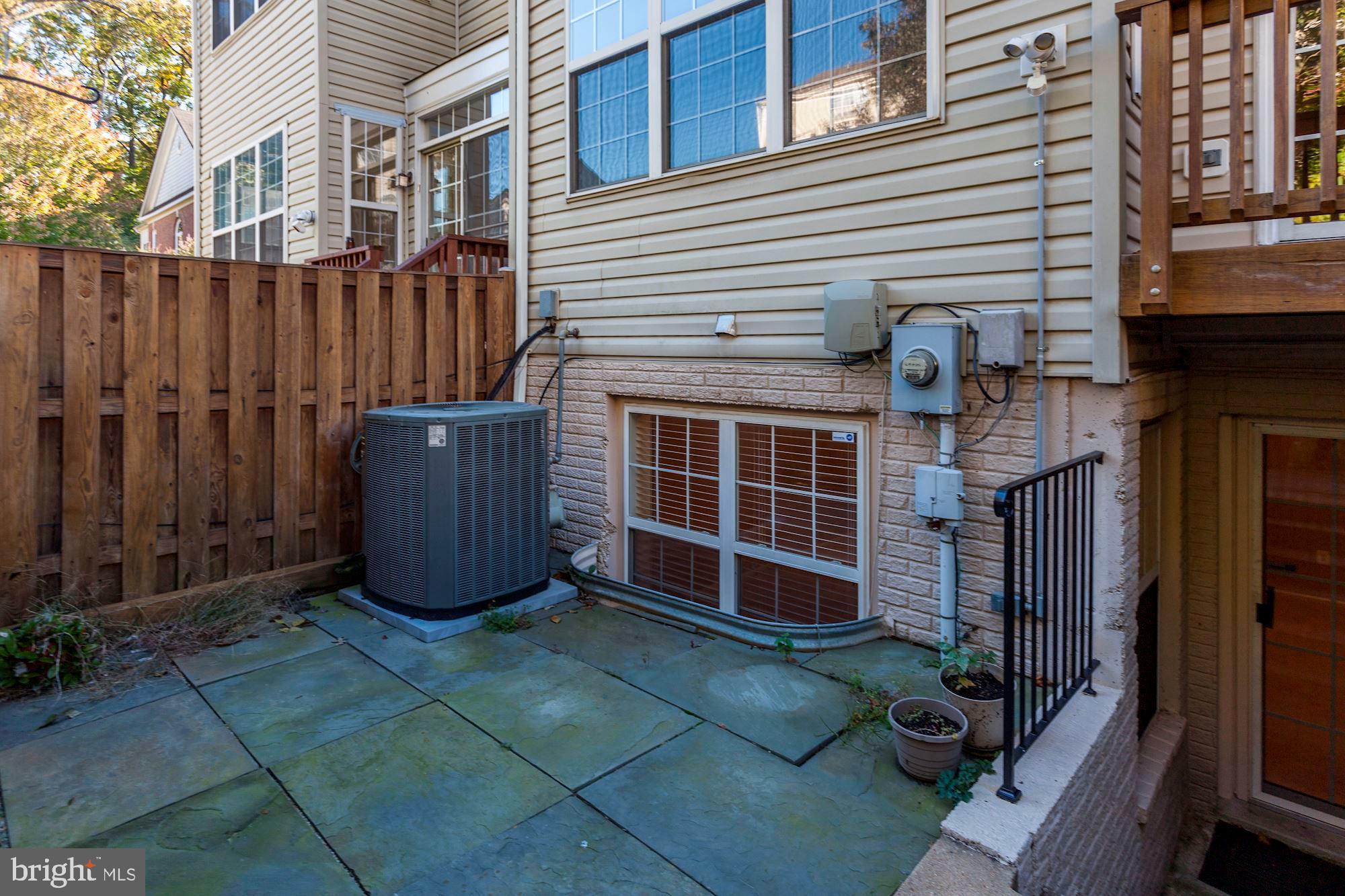 GOVERNORS GROVE - Residential Lease