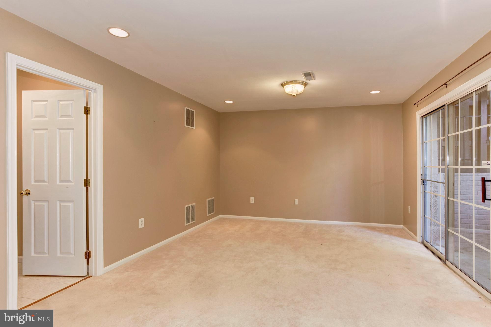 GOVERNORS GROVE - Residential Lease