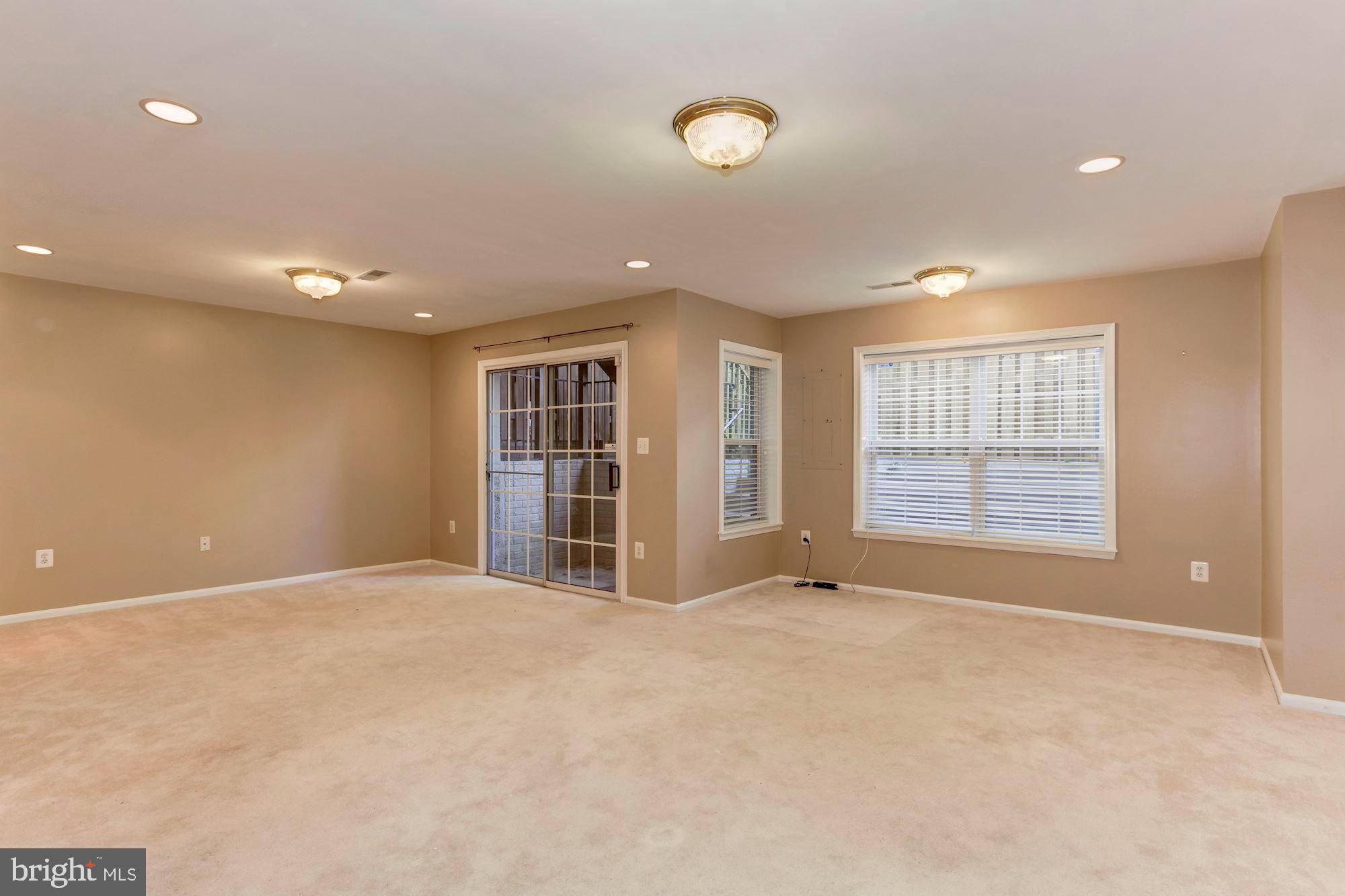 GOVERNORS GROVE - Residential Lease