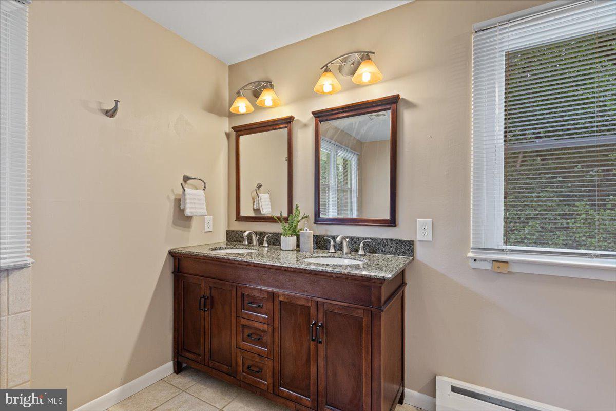 MOUNT HEBRON - Residential