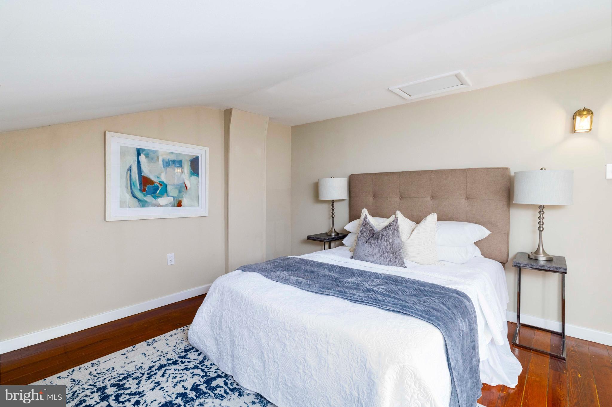 ROXBOROUGH - Residential