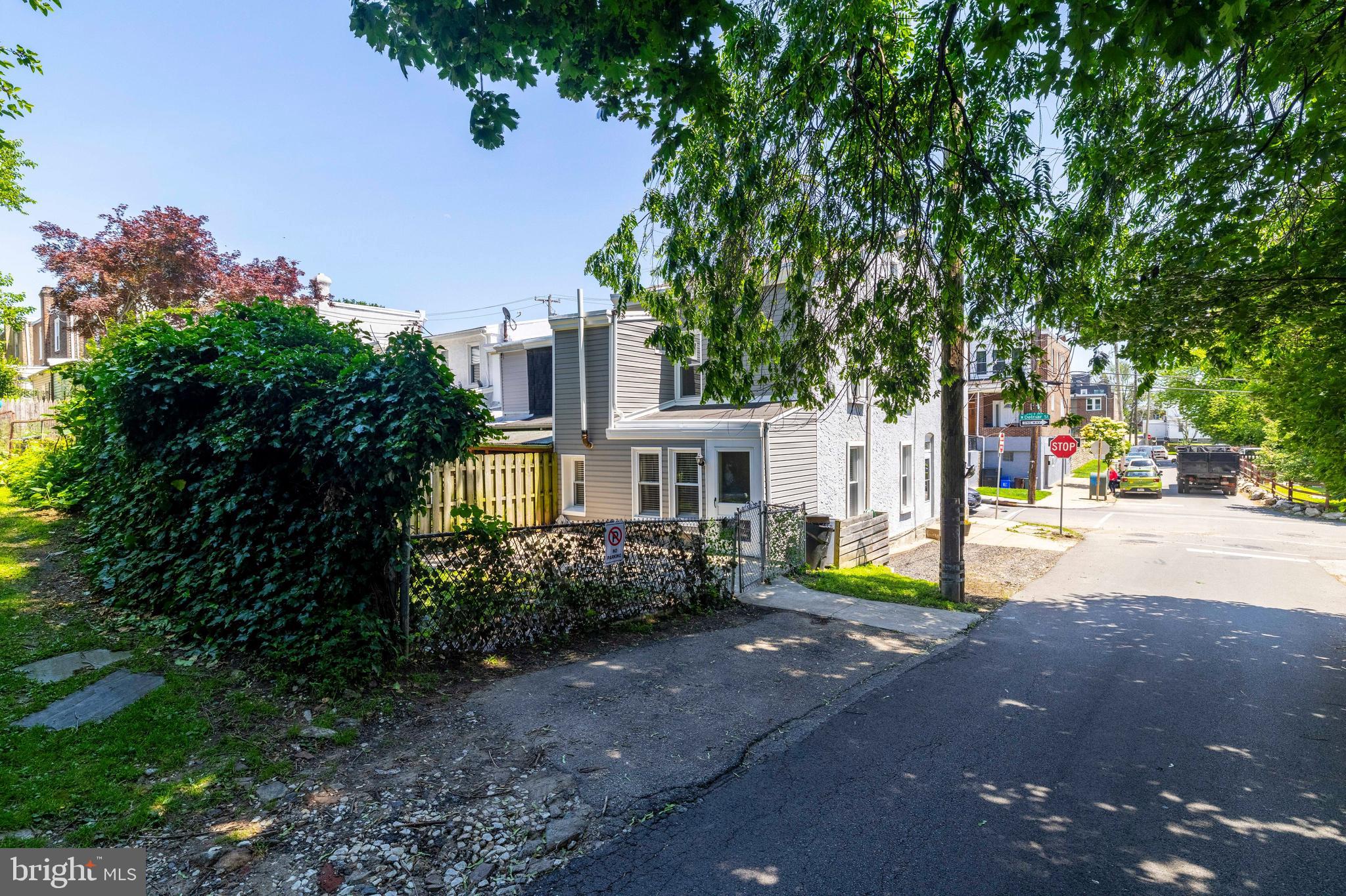 ROXBOROUGH - Residential