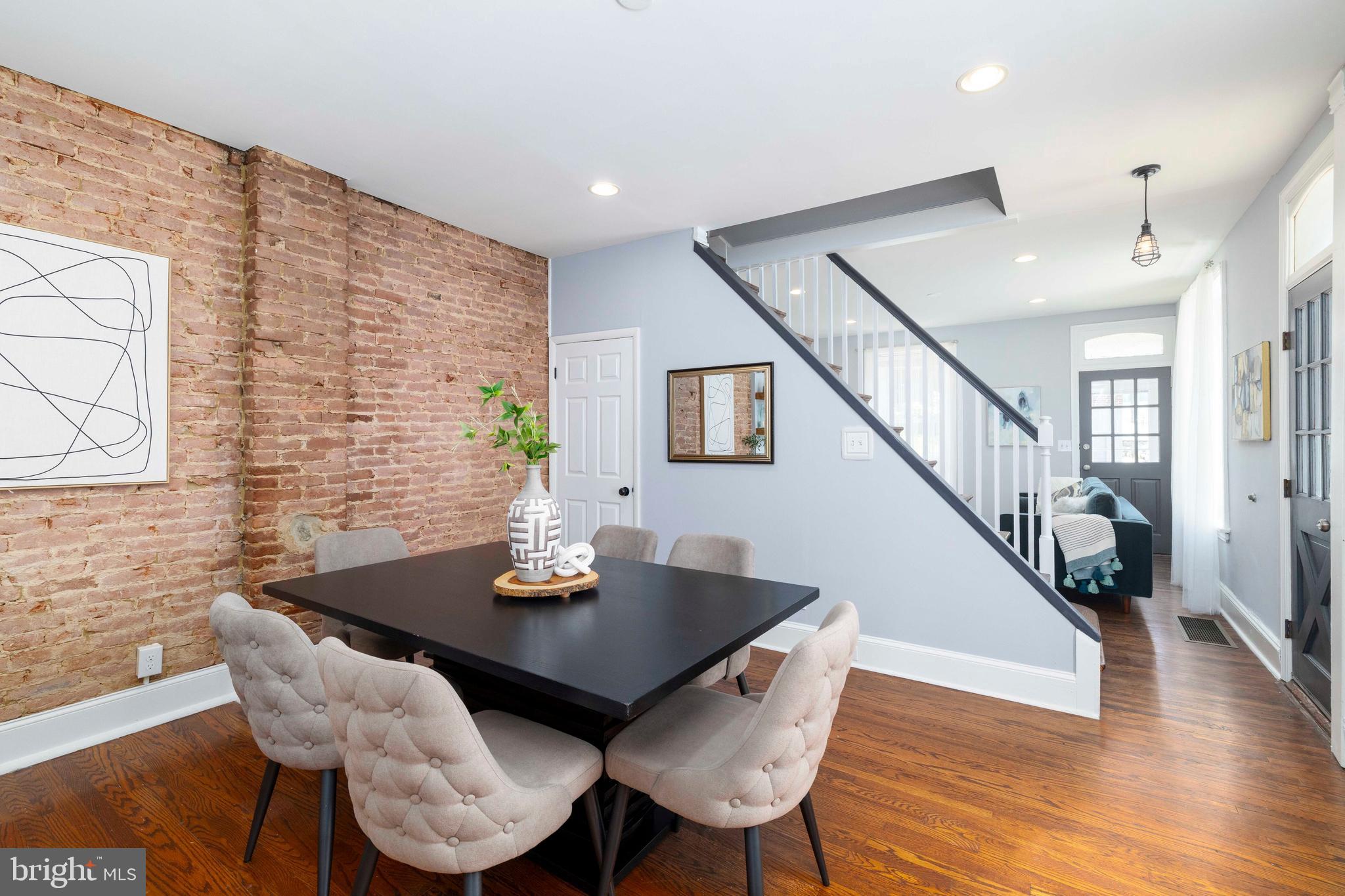 ROXBOROUGH - Residential