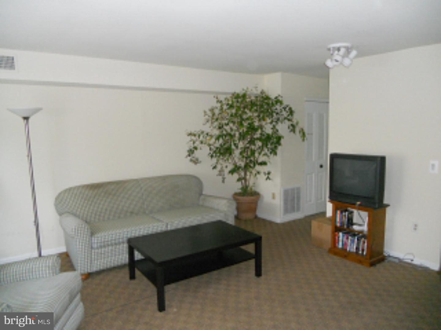 EAST FALLS - Residential Lease