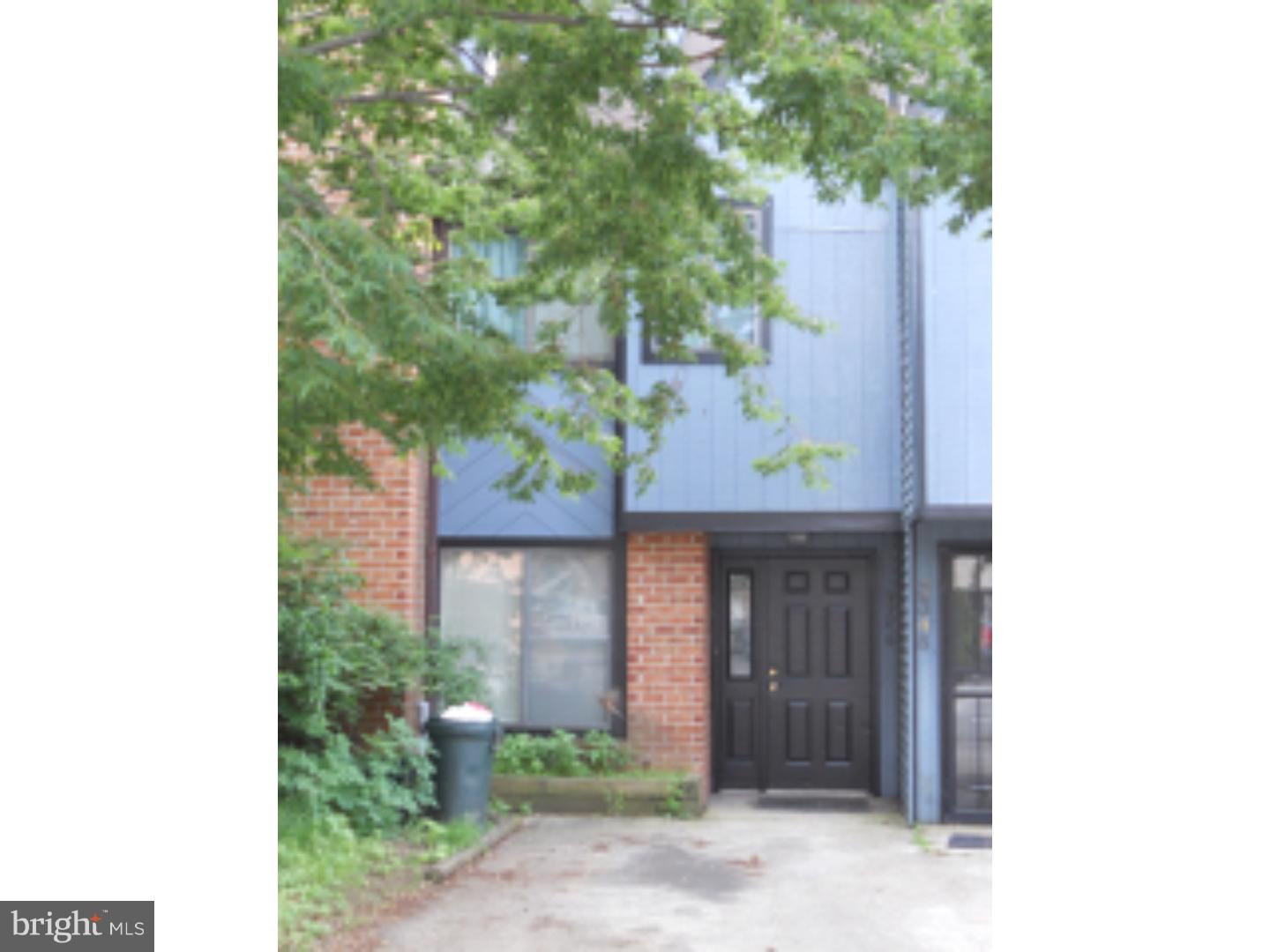 EAST FALLS - Residential Lease