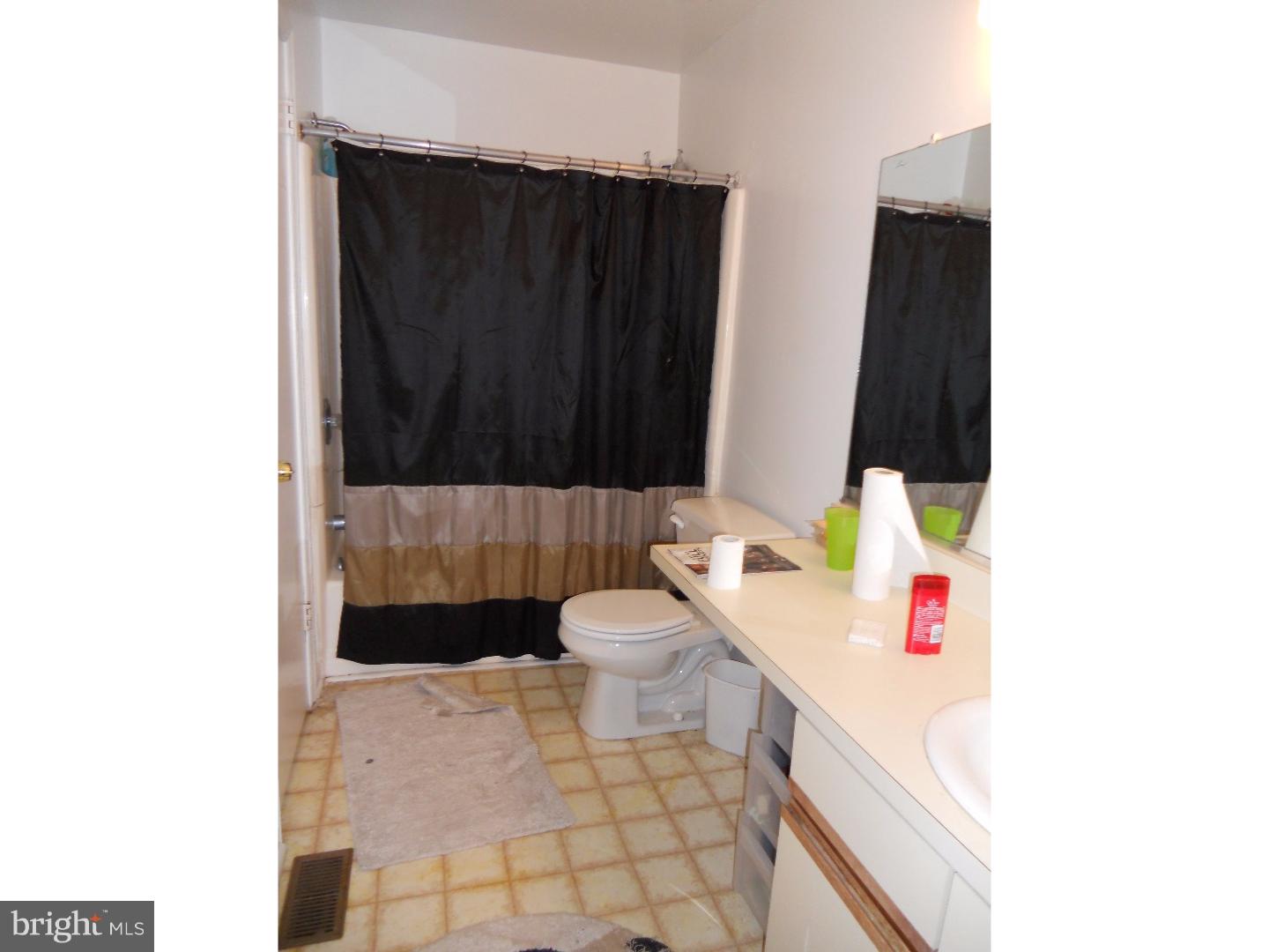 EAST FALLS - Residential Lease