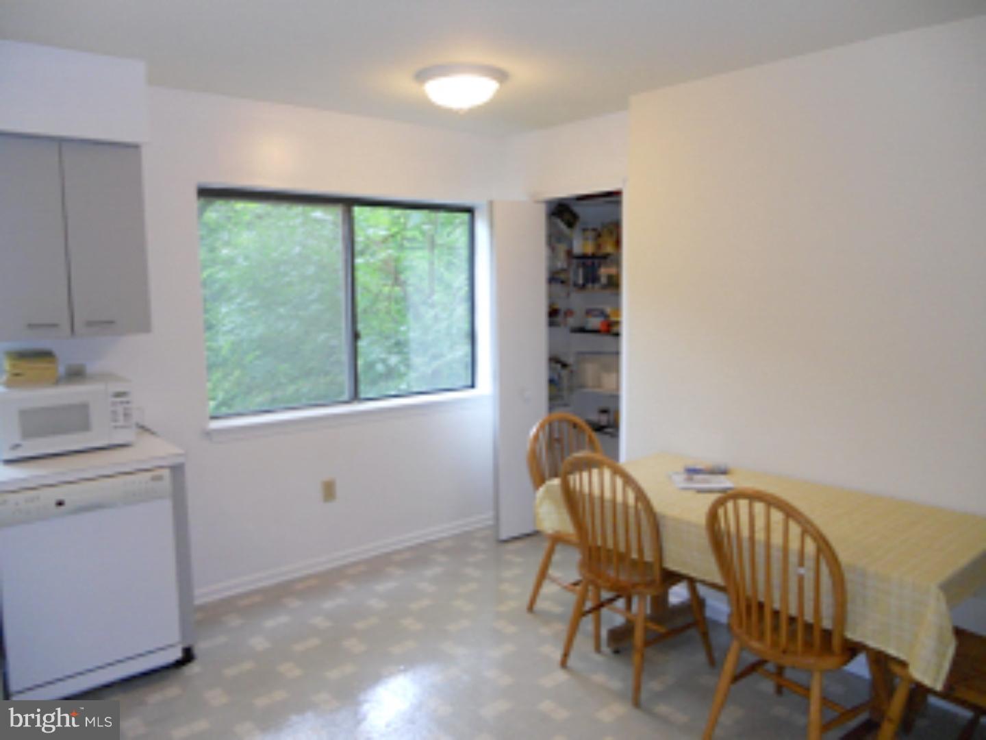 EAST FALLS - Residential Lease