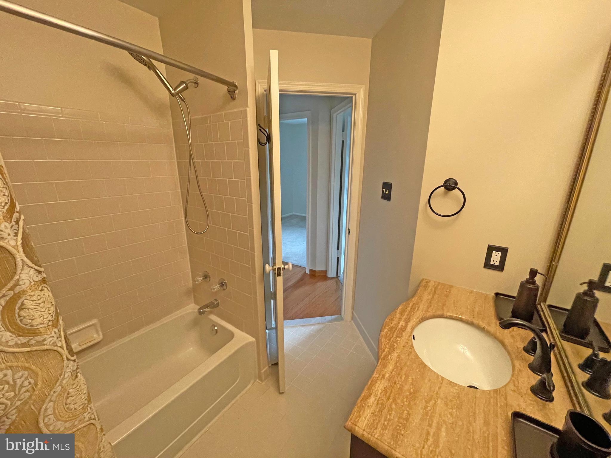 CROMWELL STATION - Residential Lease