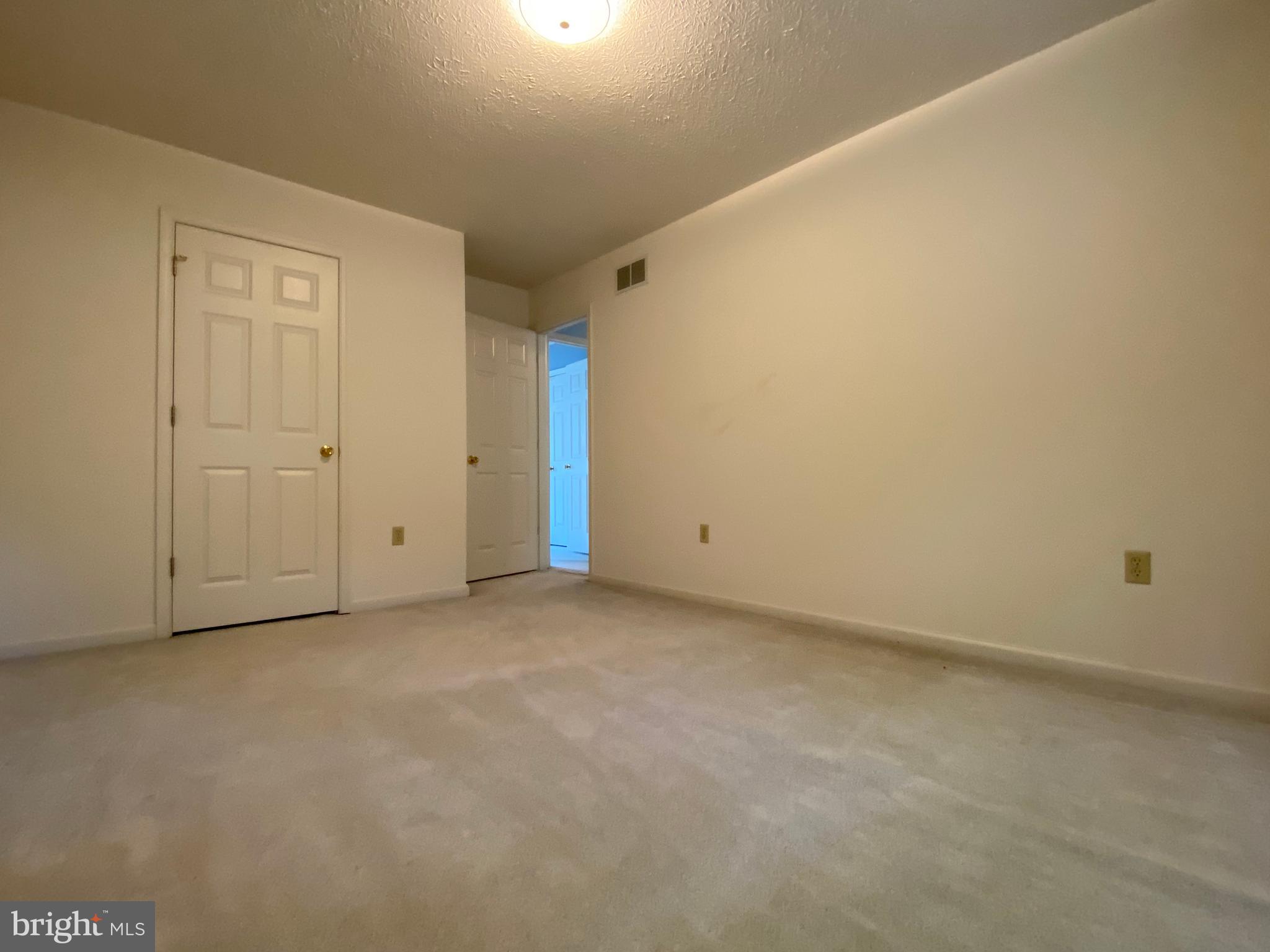 FOXCREST MANOR - Residential