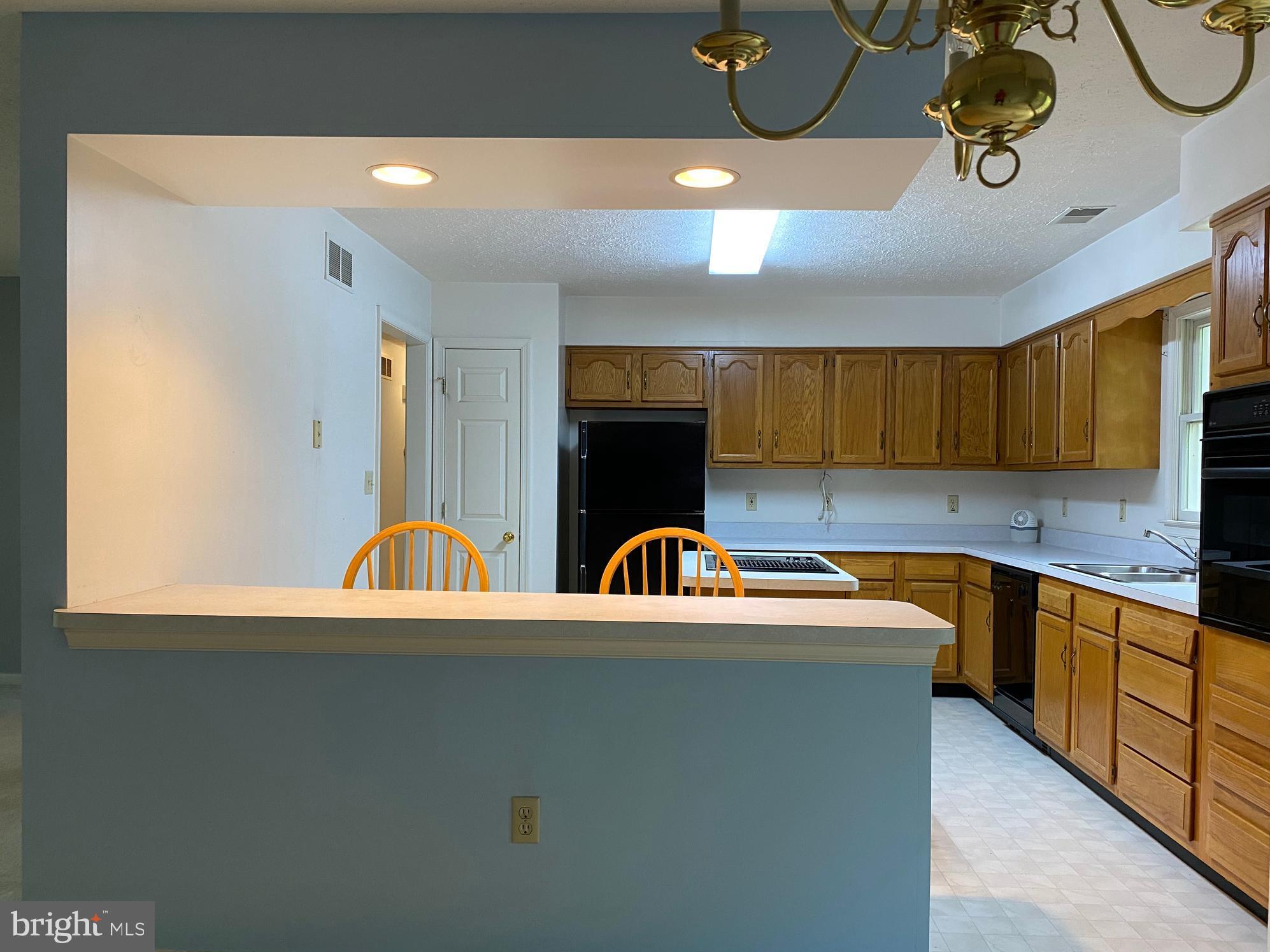 FOXCREST MANOR - Residential