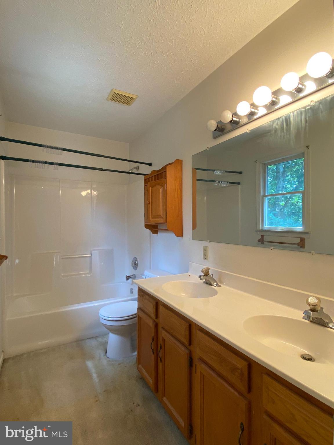 FOXCREST MANOR - Residential