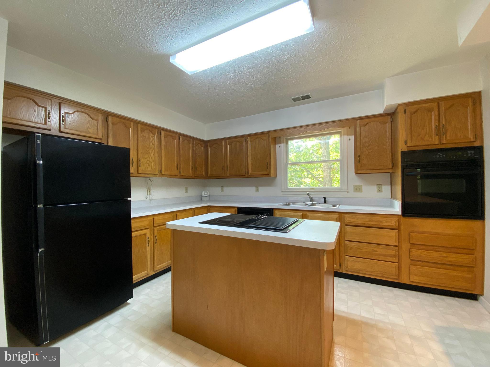 FOXCREST MANOR - Residential